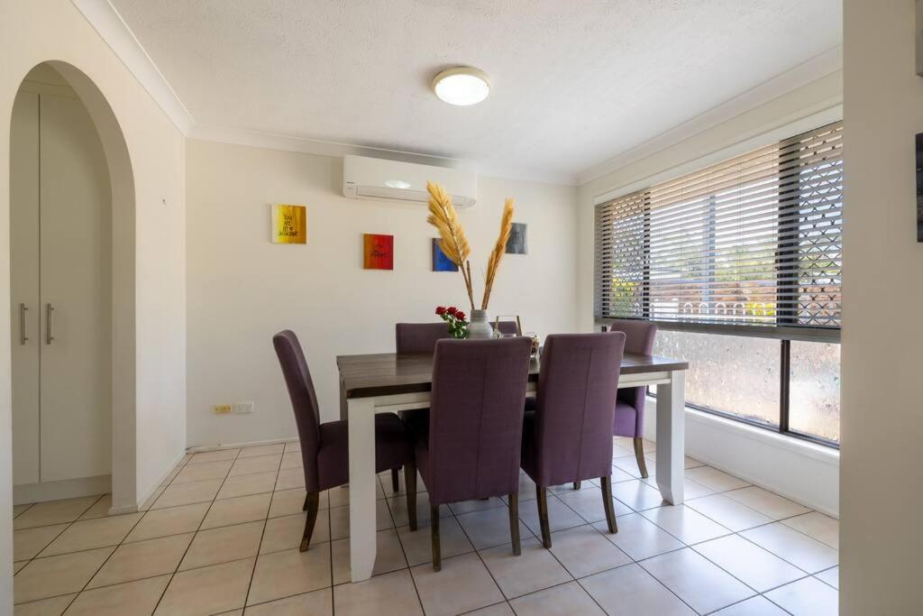 Spacious Family Home w Pool - Central Location