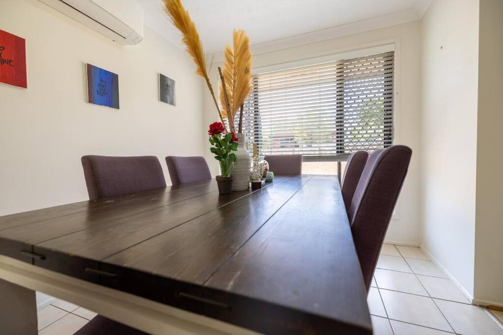 Spacious Family Home w Pool - Central Location