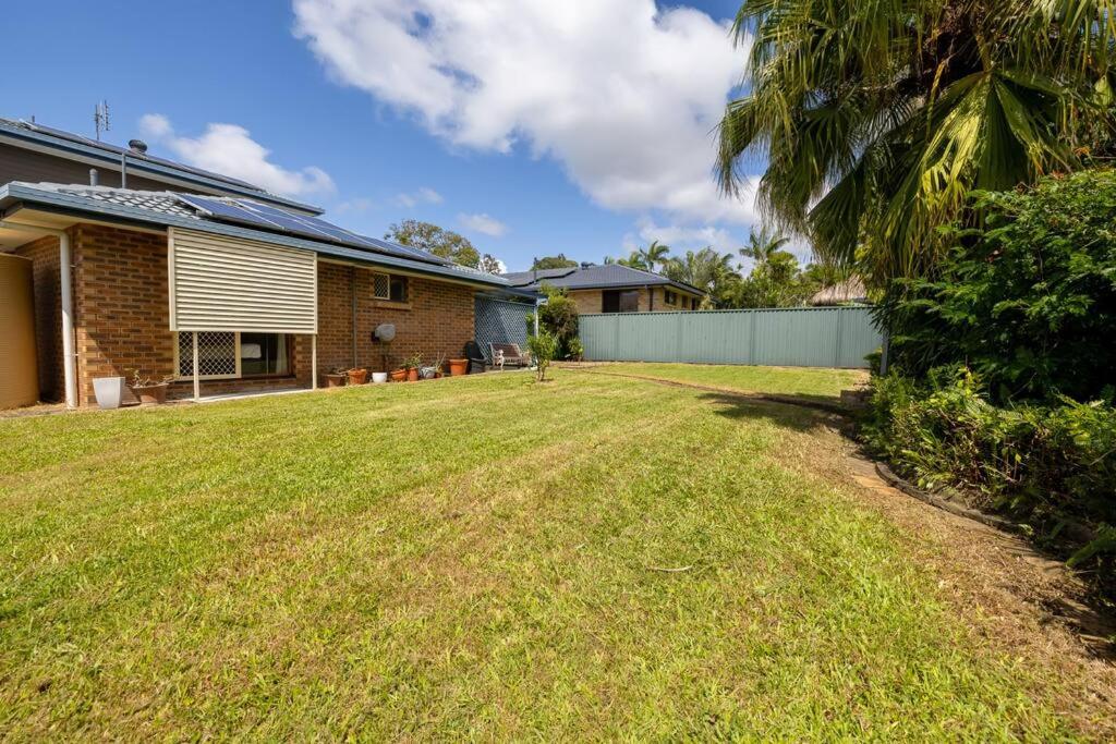 Spacious Family Home w Pool - Central Location