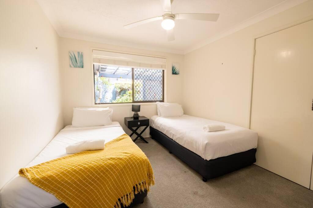Spacious Family Home w Pool - Central Location