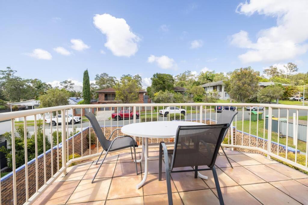 Spacious Family Home w Pool - Central Location