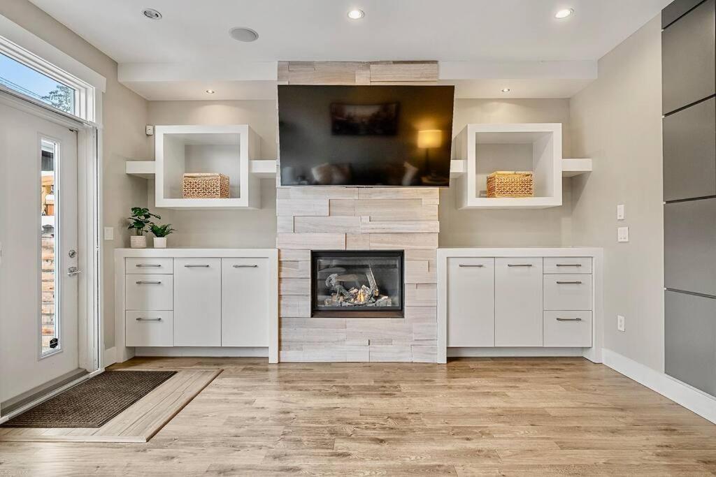 Luxury Cityscape Retreat with Hot Tub