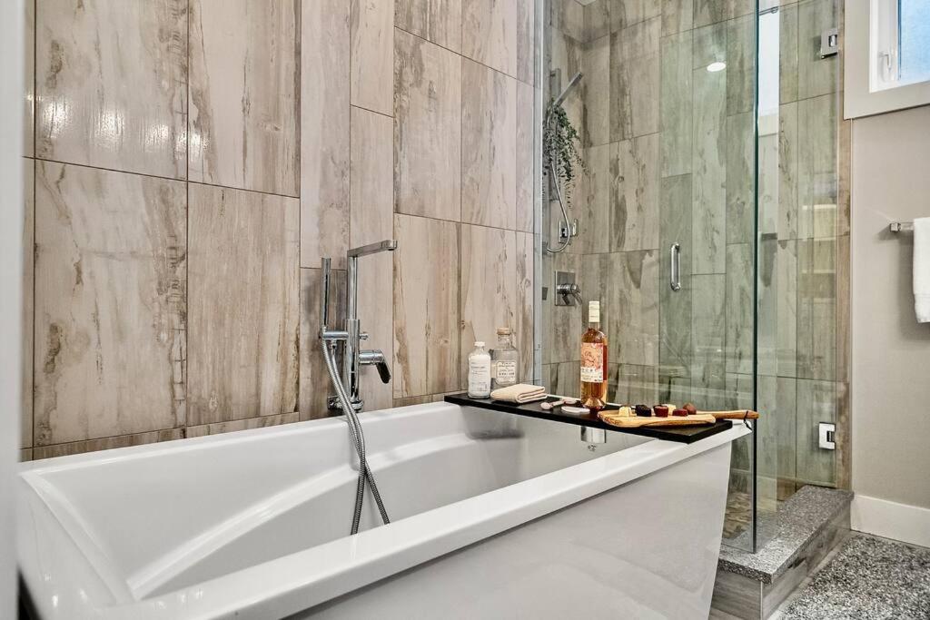 Luxury Cityscape Retreat with Hot Tub