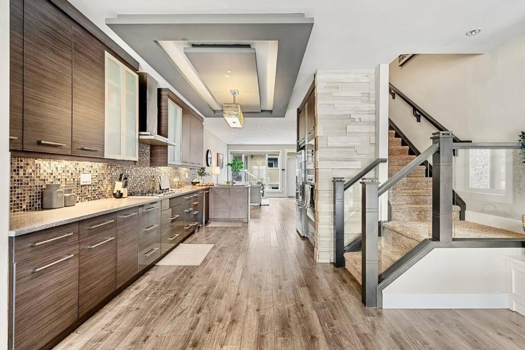 Luxury Cityscape Retreat with Hot Tub