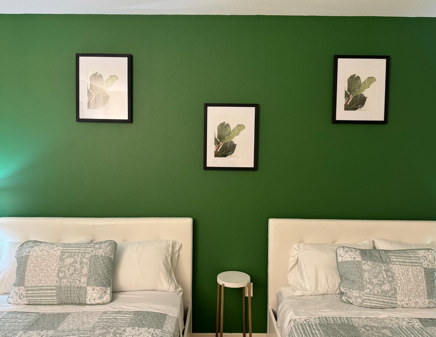 Charming 2-Bedroom Apartment in Glendale view 2