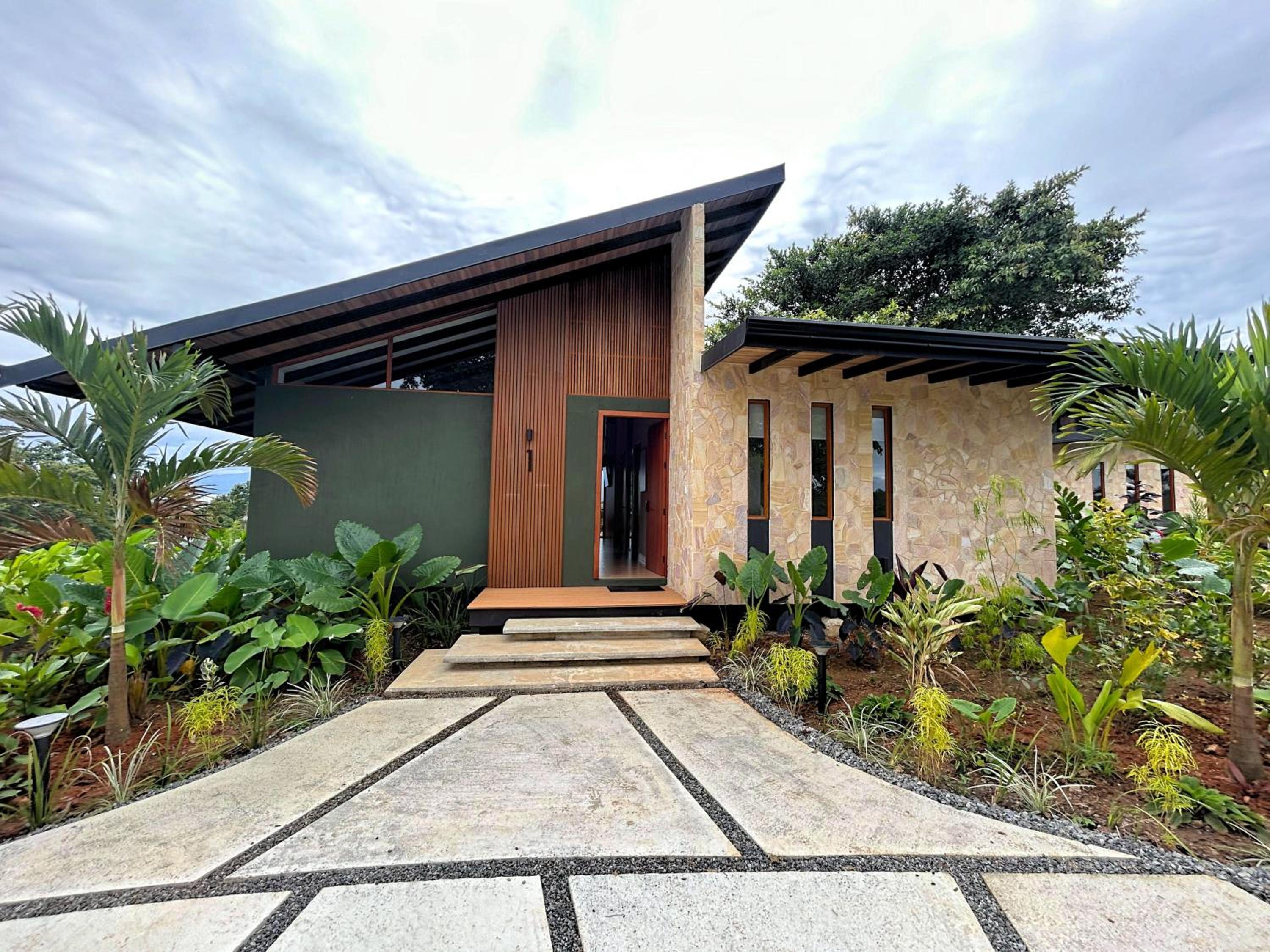 Hotel Serene Hills - Image 1