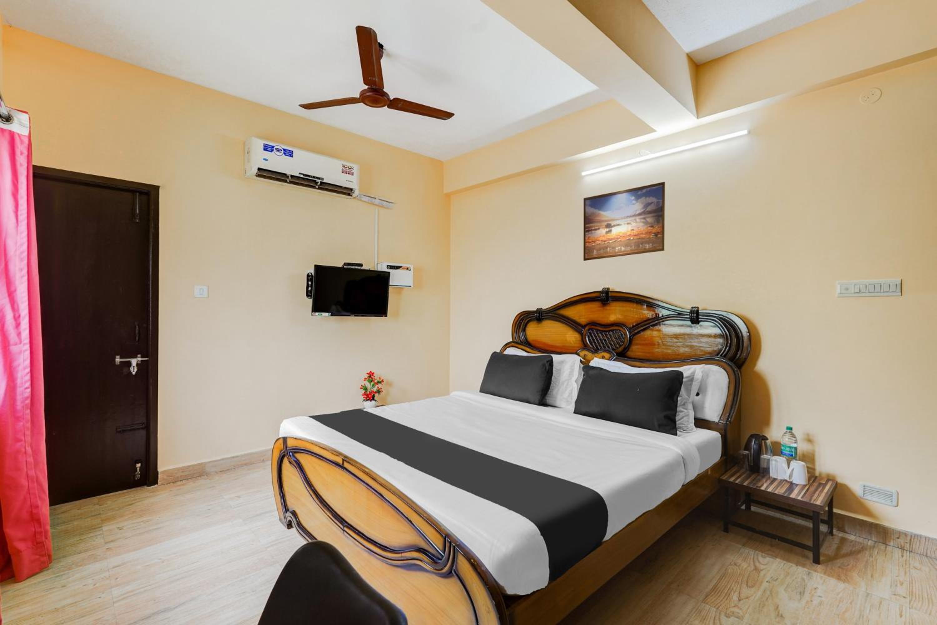 Hotel O Velachery Near Devi Karumariamman Nagar Extension