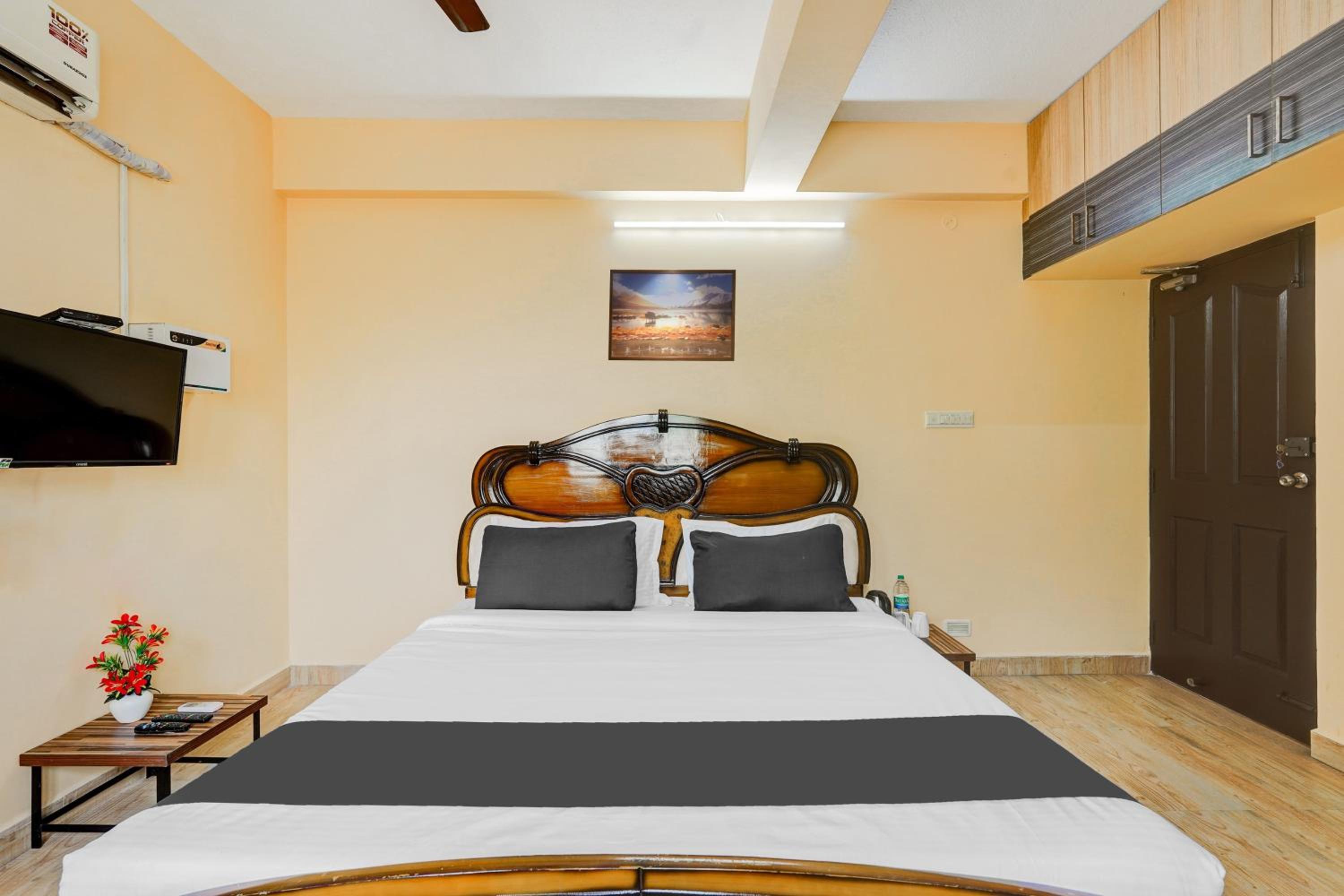 Hotel O Velachery Near Devi Karumariamman Nagar Extension