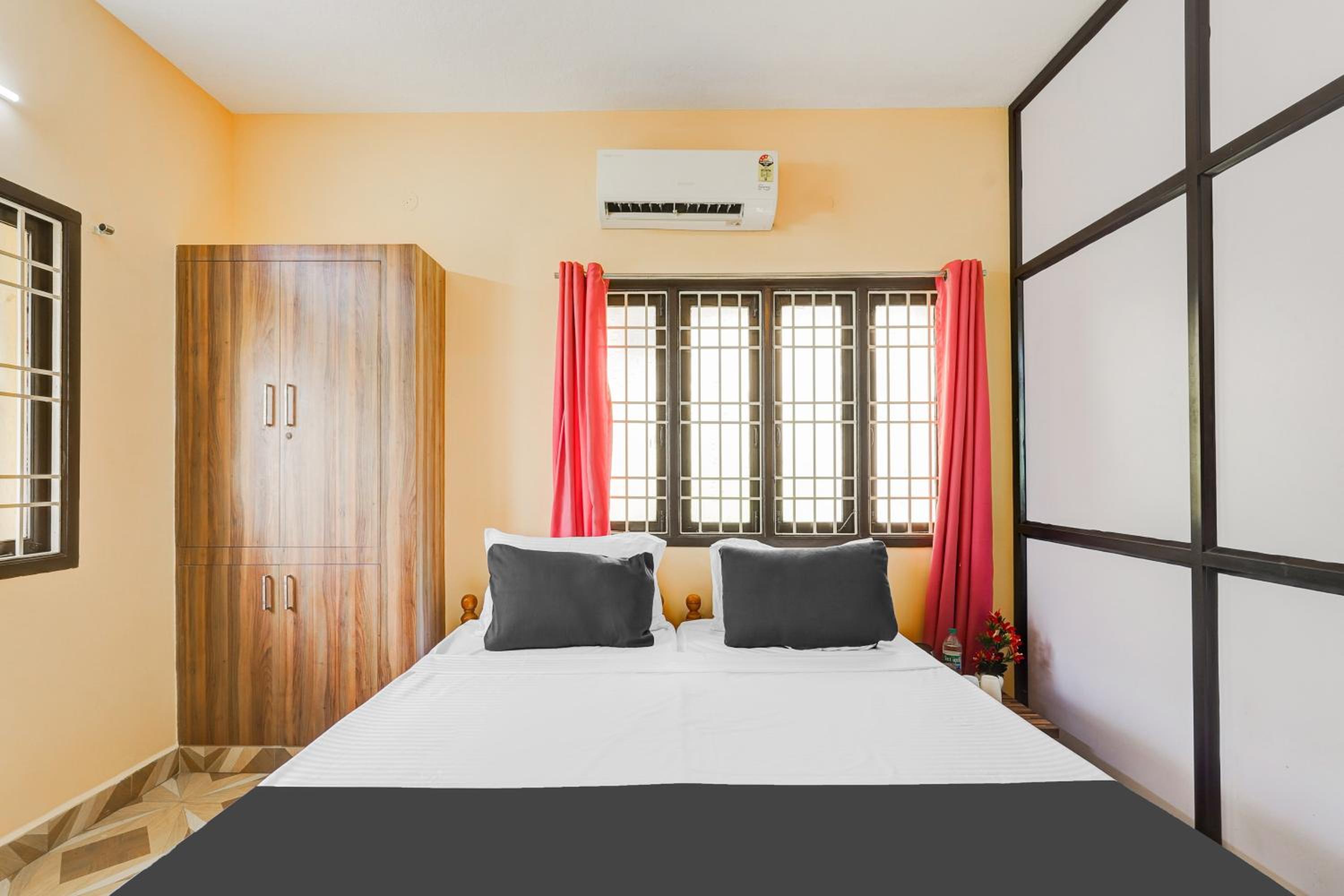Hotel O Velachery Near Devi Karumariamman Nagar Extension, photo 9