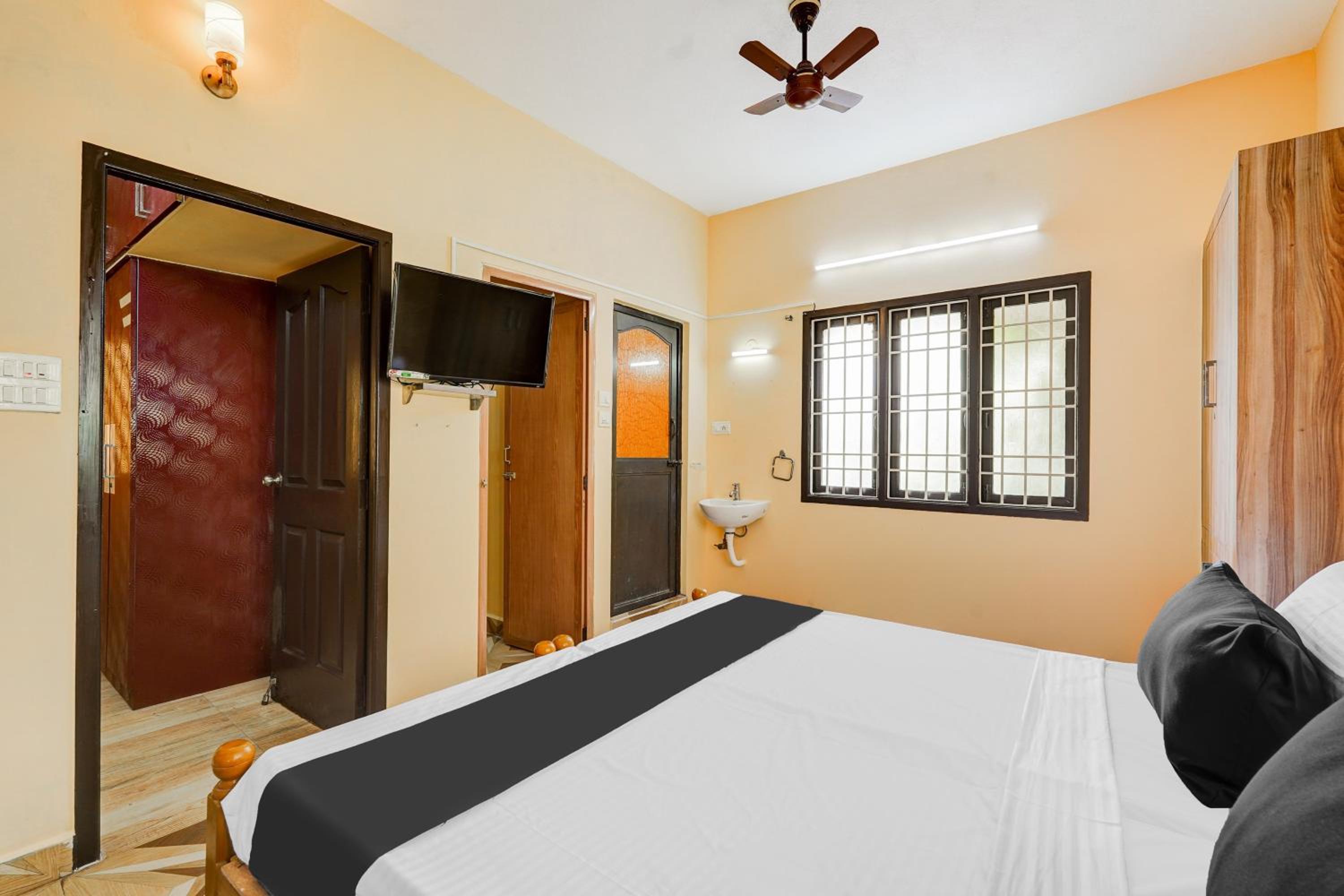 Hotel O Velachery Near Devi Karumariamman Nagar Extension, photo 18