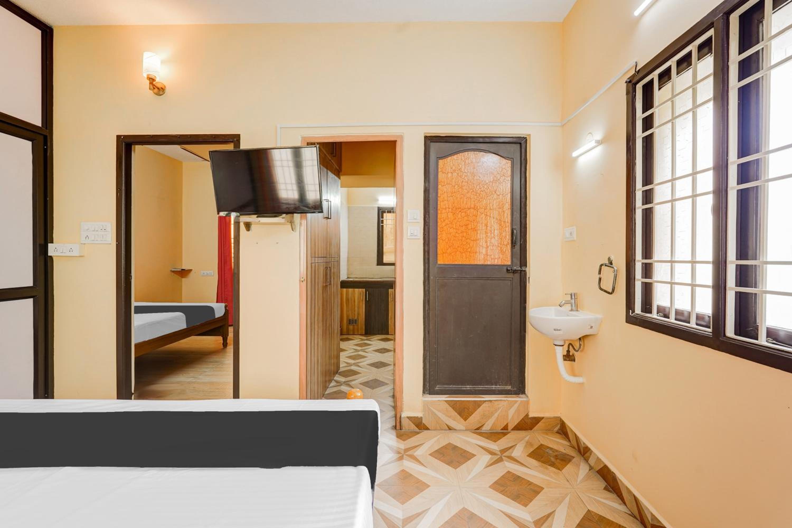 Hotel O Velachery Near Devi Karumariamman Nagar Extension, photo 12