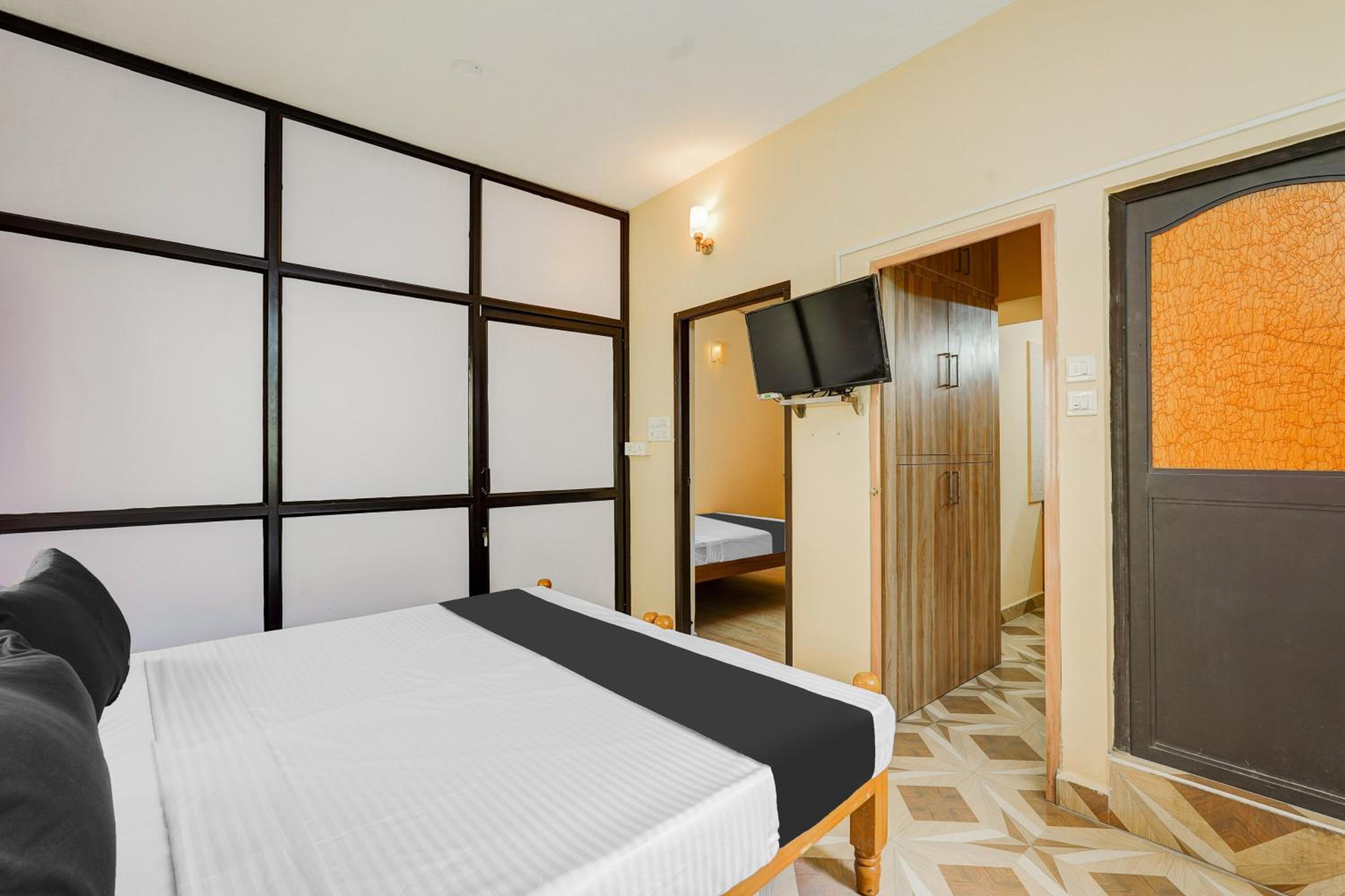 Hotel O Velachery Near Devi Karumariamman Nagar Extension