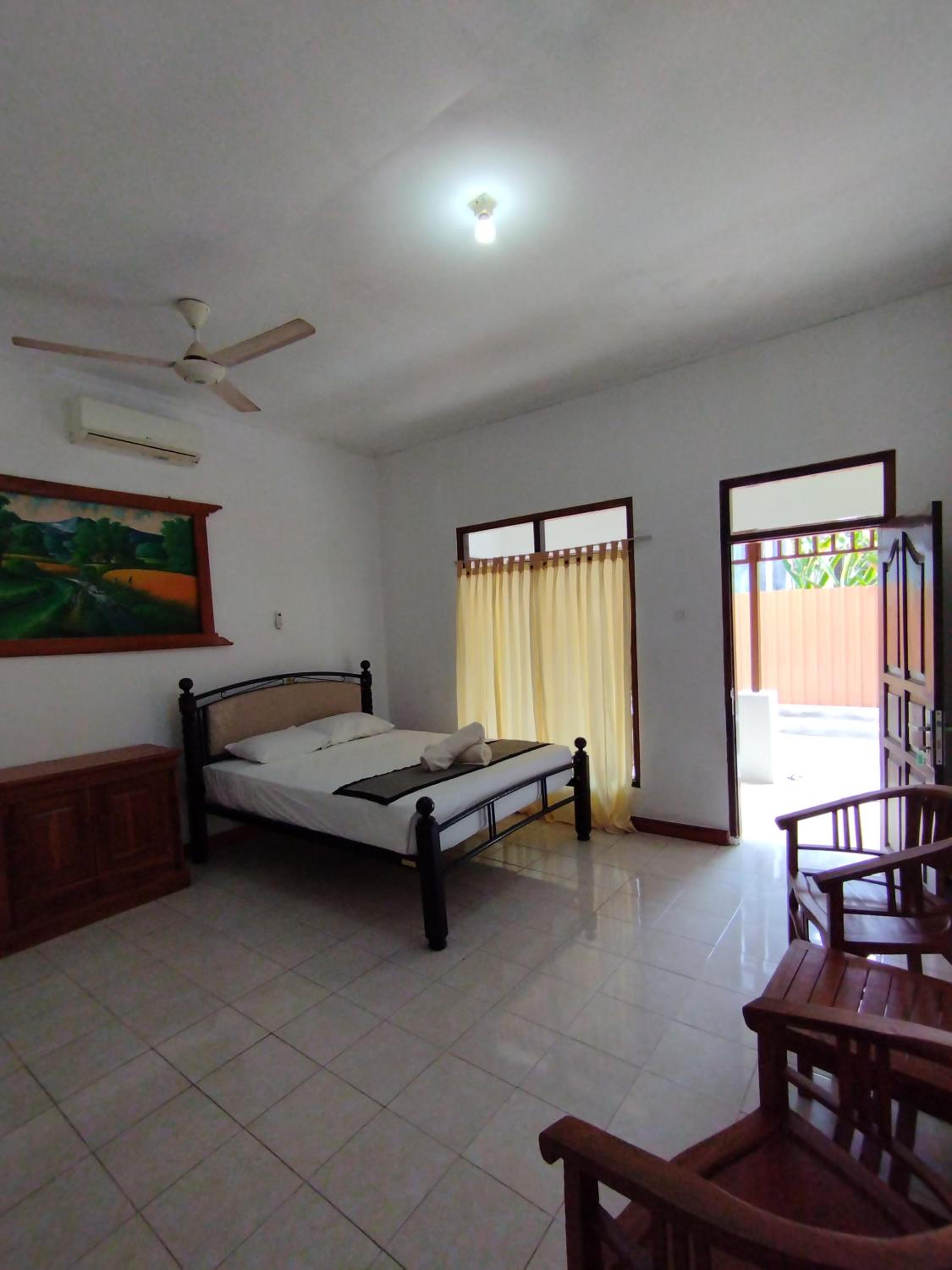 BackDoorz Bungalow