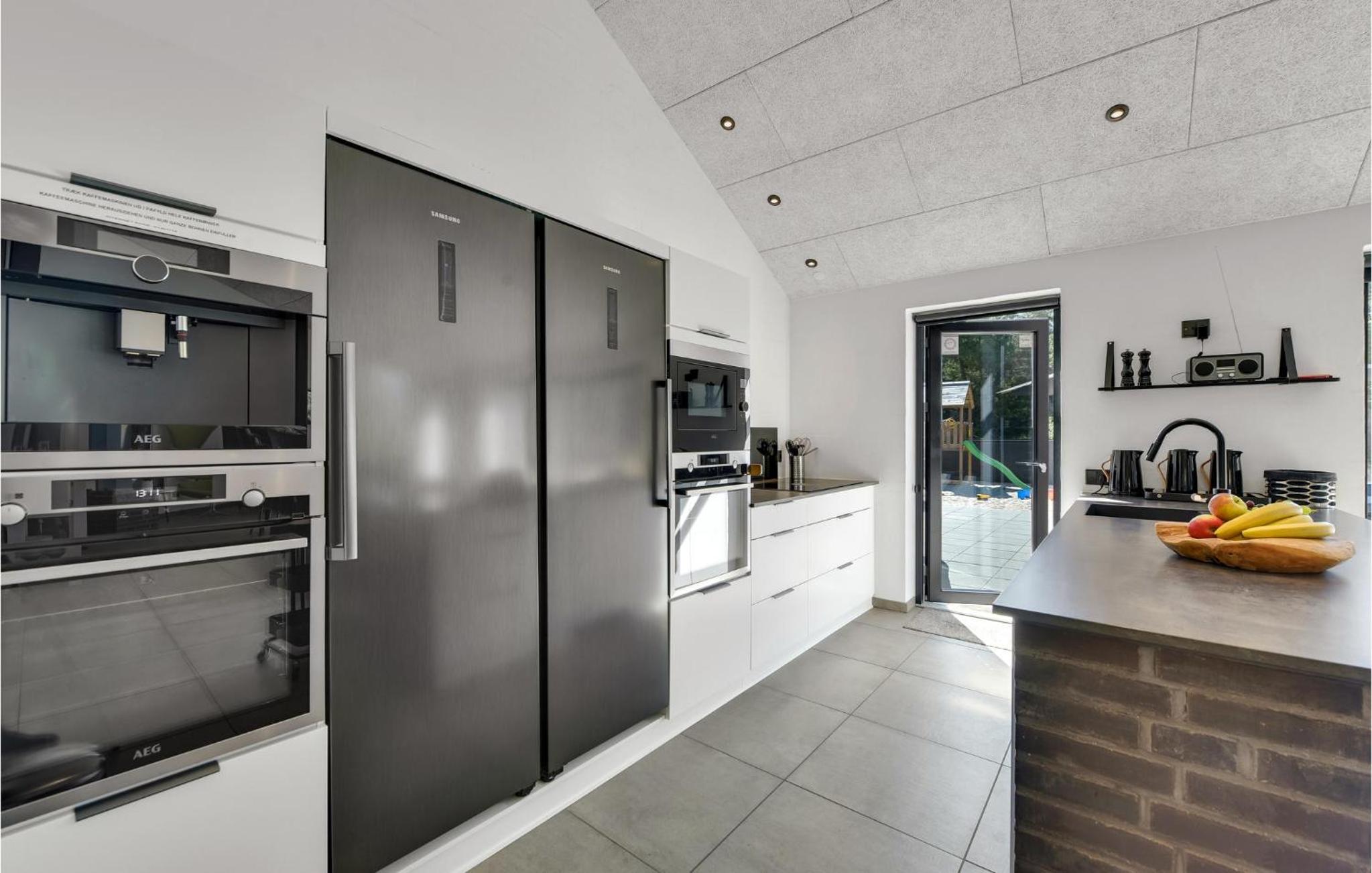 Nice Home In Blåvand With Kitchen
