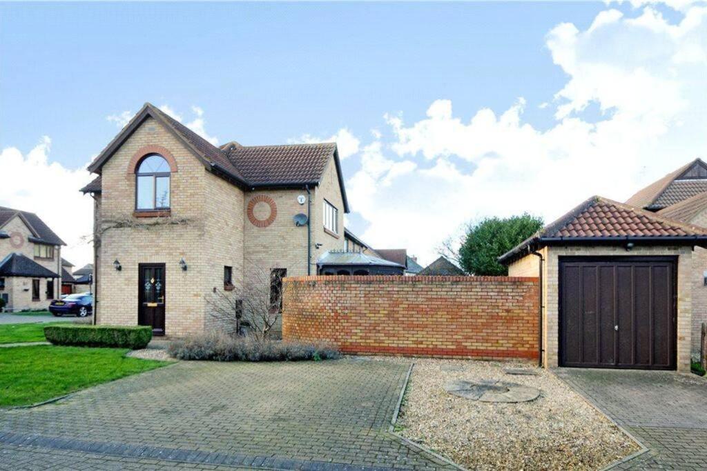 Shenley House • Close to City Centre • Driveway Parking • Workspace • Smart TVs • Yoko Property view 2