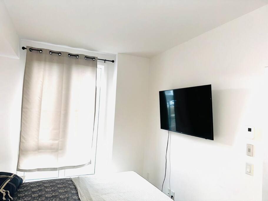 Condo chambre , Salon , centre-ville, gym