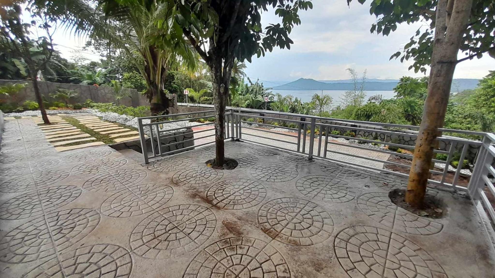 Continos Place