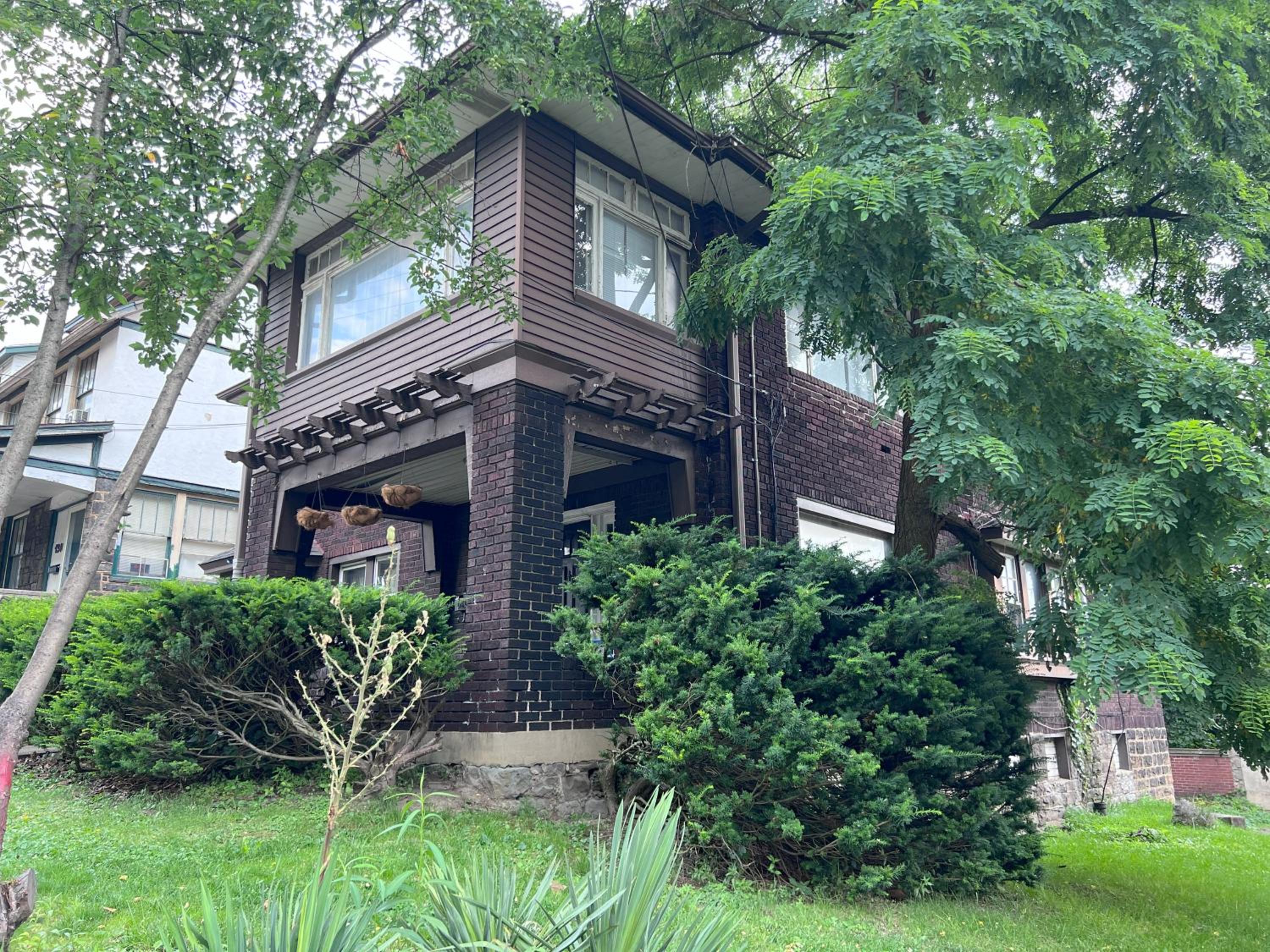 Charming 3 Bedroom Cottage Apartment in a Tudor-Style Home view 4