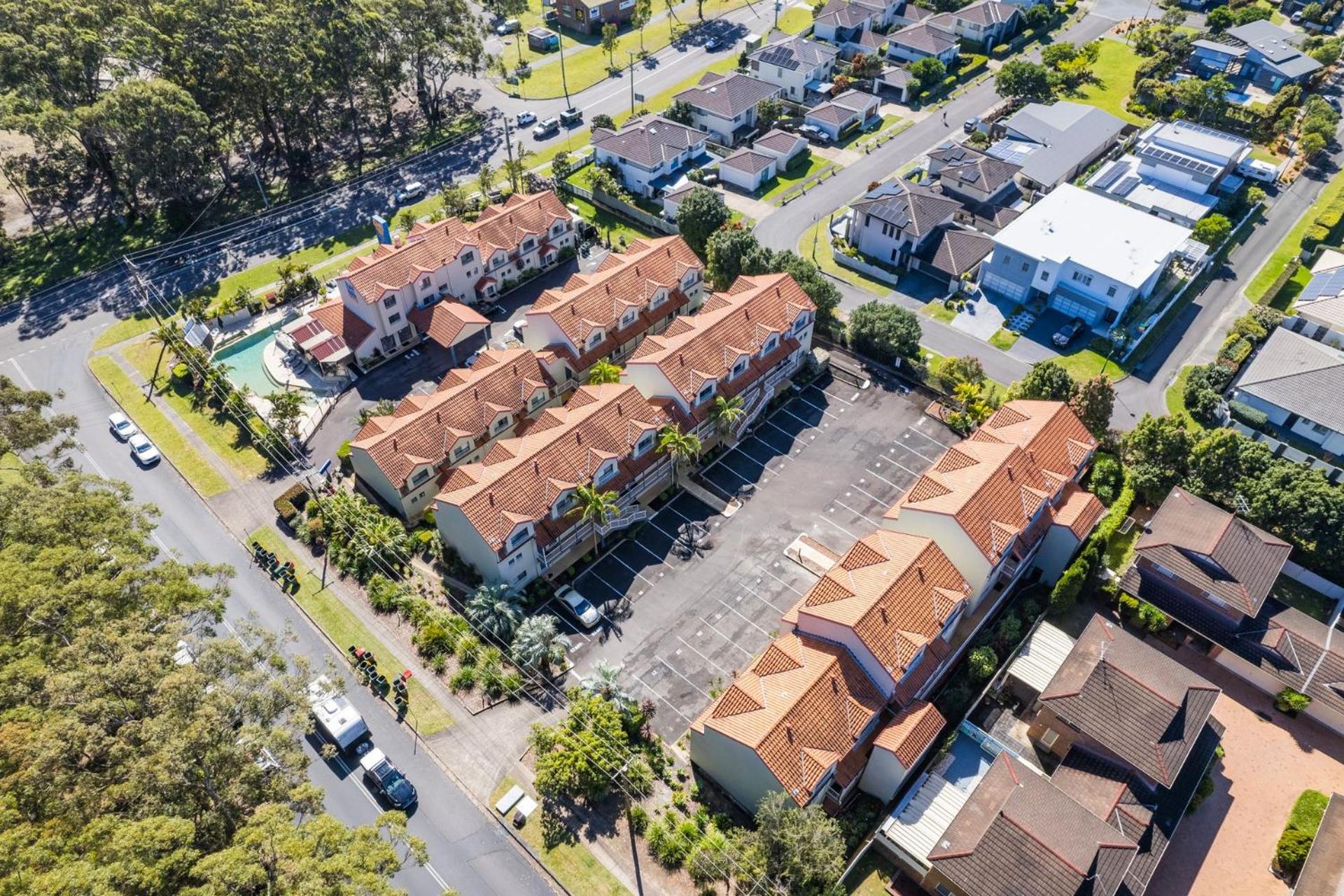 Bay Breeze 18, 1 Trafalgar St - ground floor, air con and complex pool
