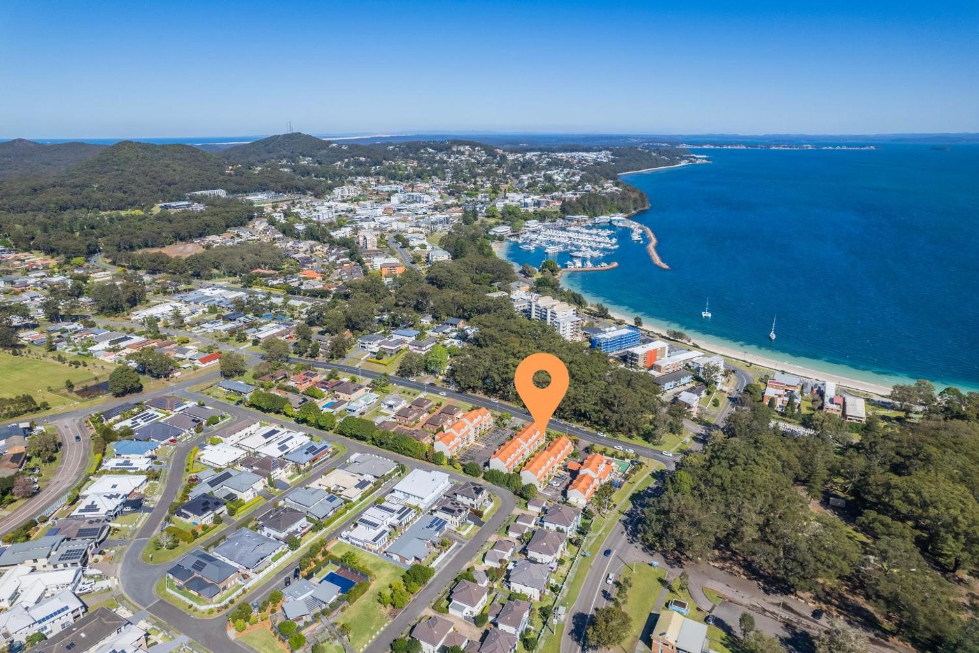 Bay Breeze 18, 1 Trafalgar St - ground floor, air con and complex pool