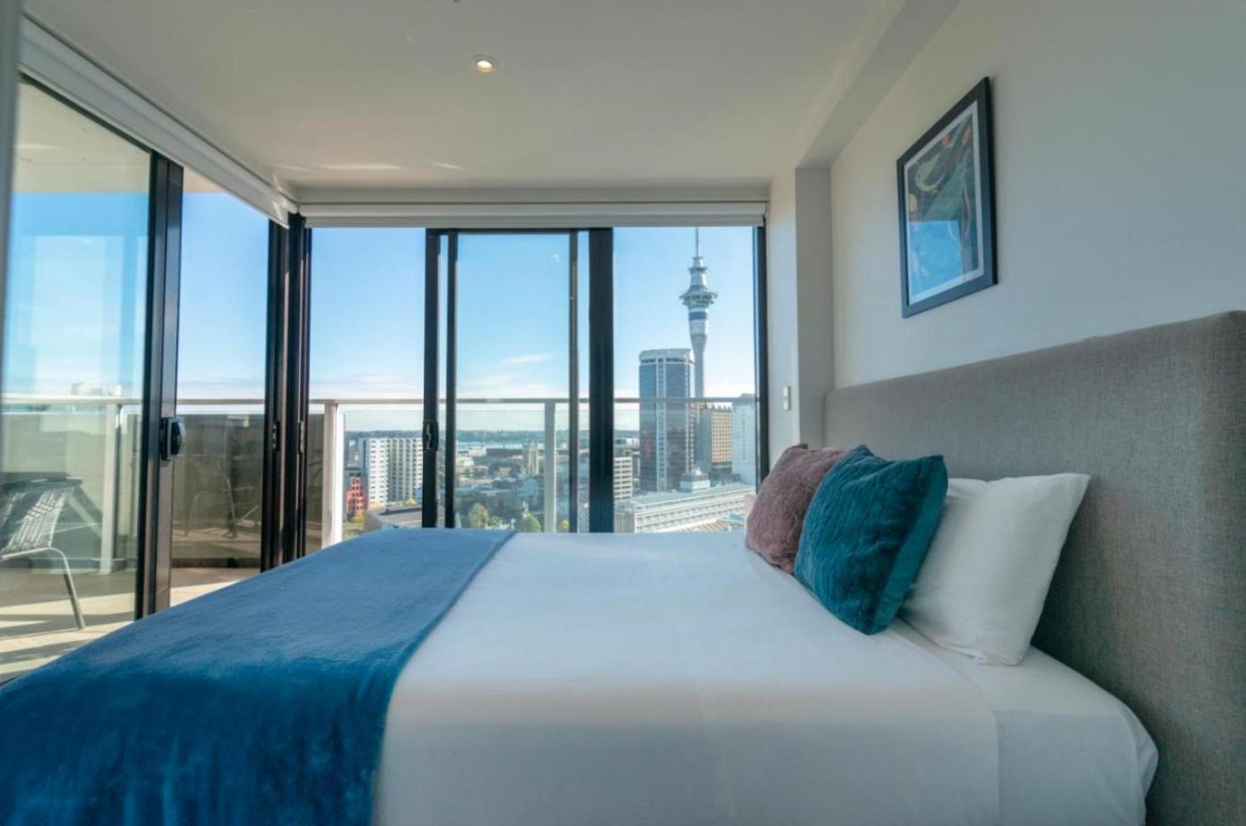 Amazing Skytower View 2 Bedroom 2 bathroom Apartment view 3