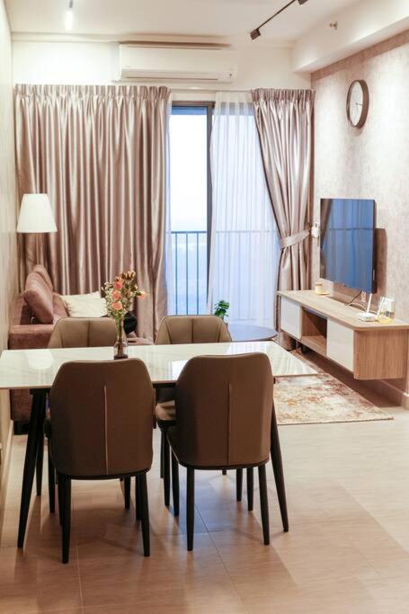 Spacious City Escape Sunsuria Forum at Shah Alam By LuxPropMy-3BR photo 1