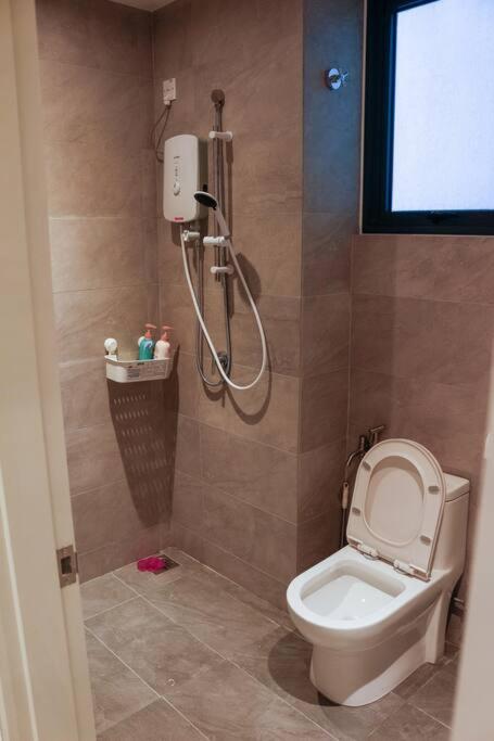Spacious City Escape Sunsuria Forum at Shah Alam By LuxPropMy-3BR photo 8