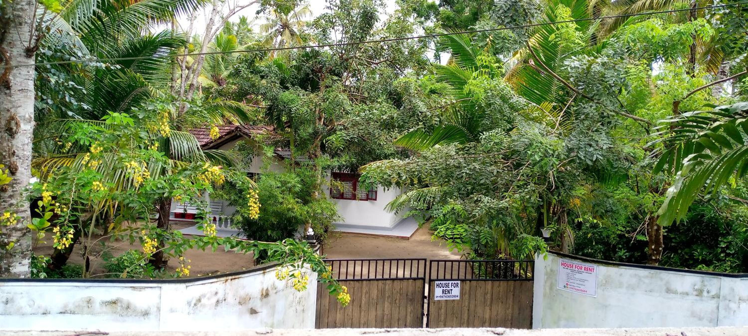 Pathum Lodge in Midigama East Southern