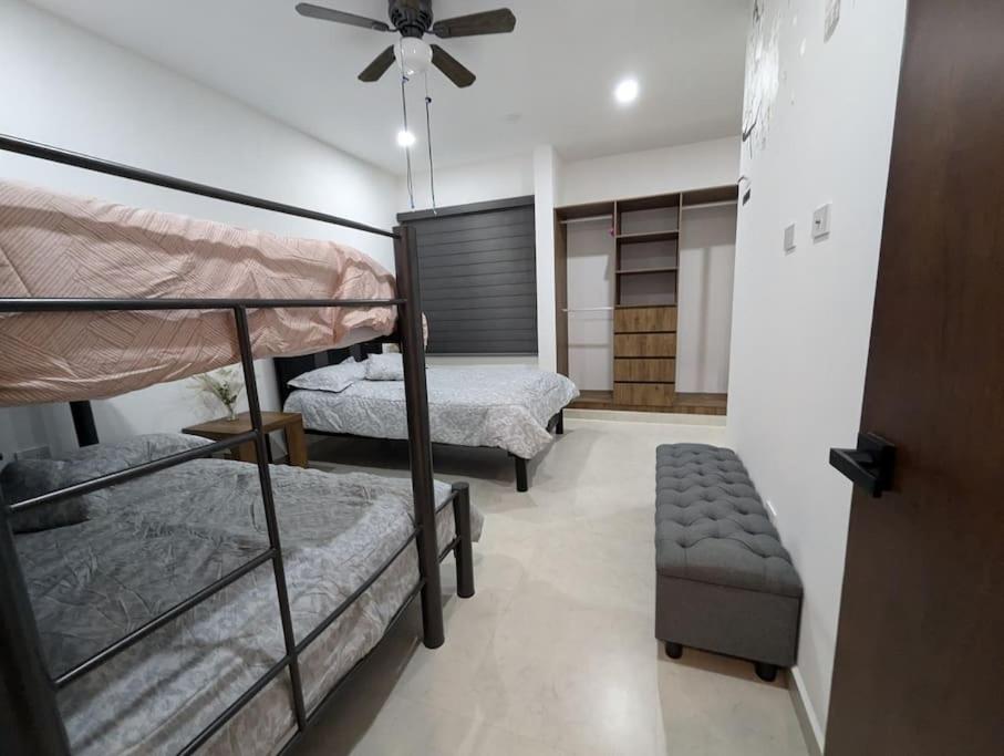 Preciosa Casa en Mérida, 2 Habitaciones, Excelente Ubicación, AC, Alberca, Asador y Estacionamiento view 5