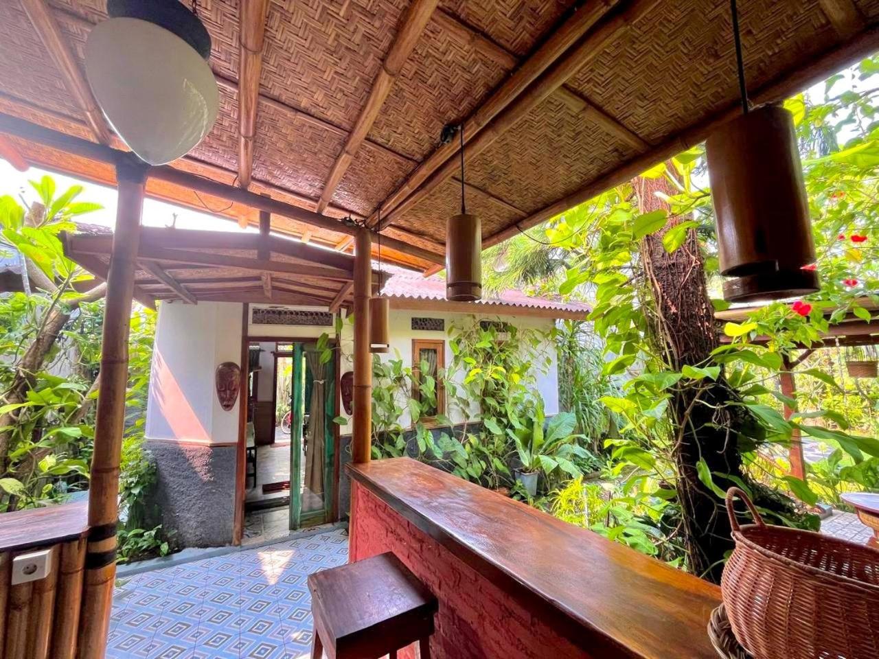 Frangipani garden villa, Senggigi - 11