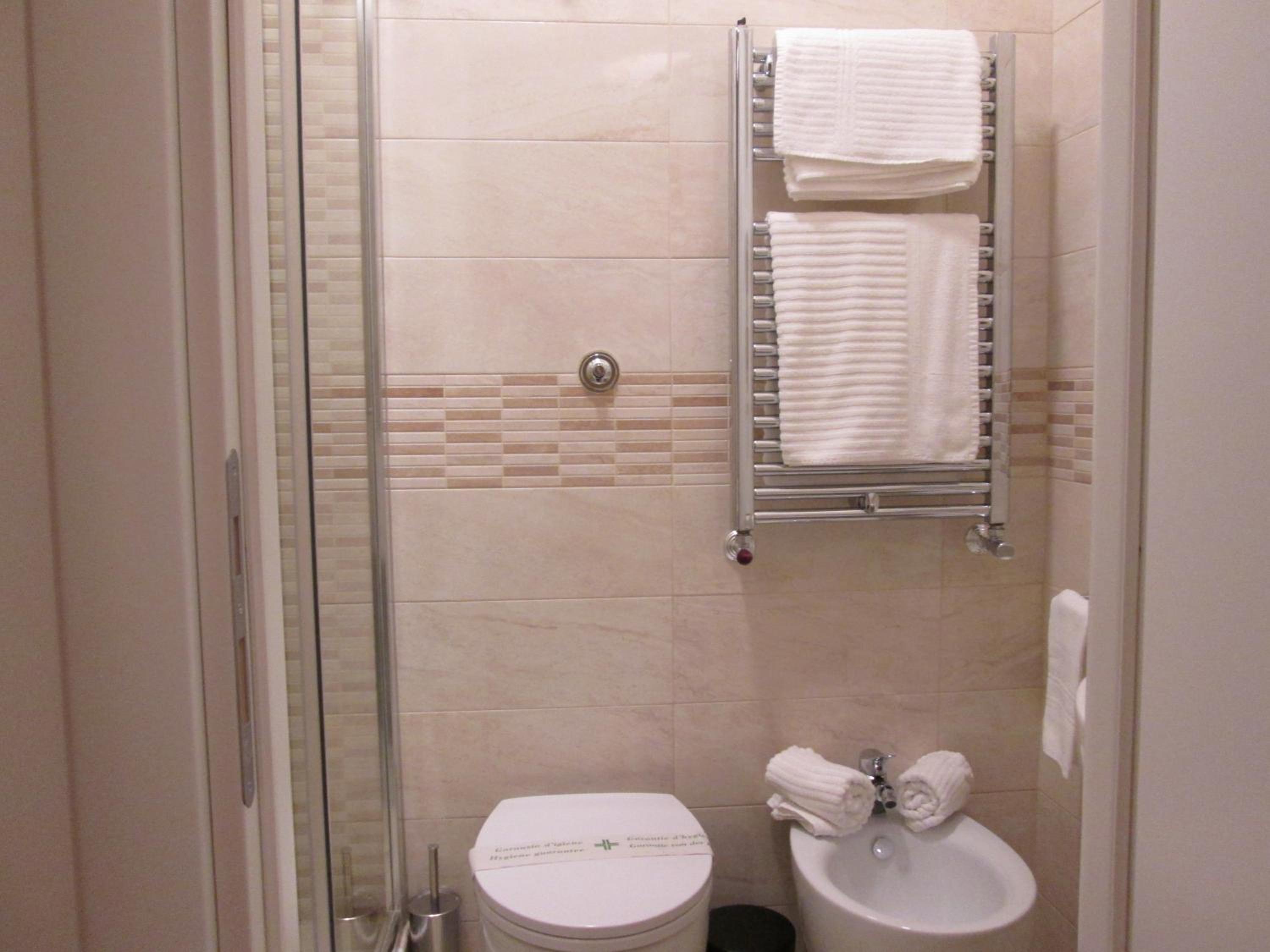 Trevi Elegance Suite en Rome — bathroom