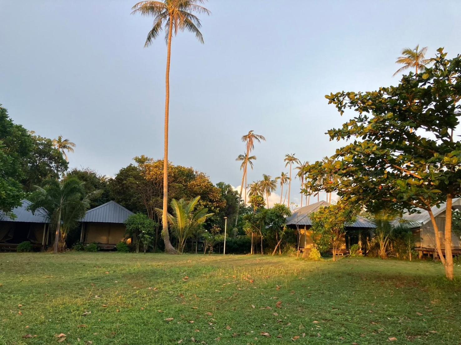 Naivacha Tent Koh Mak