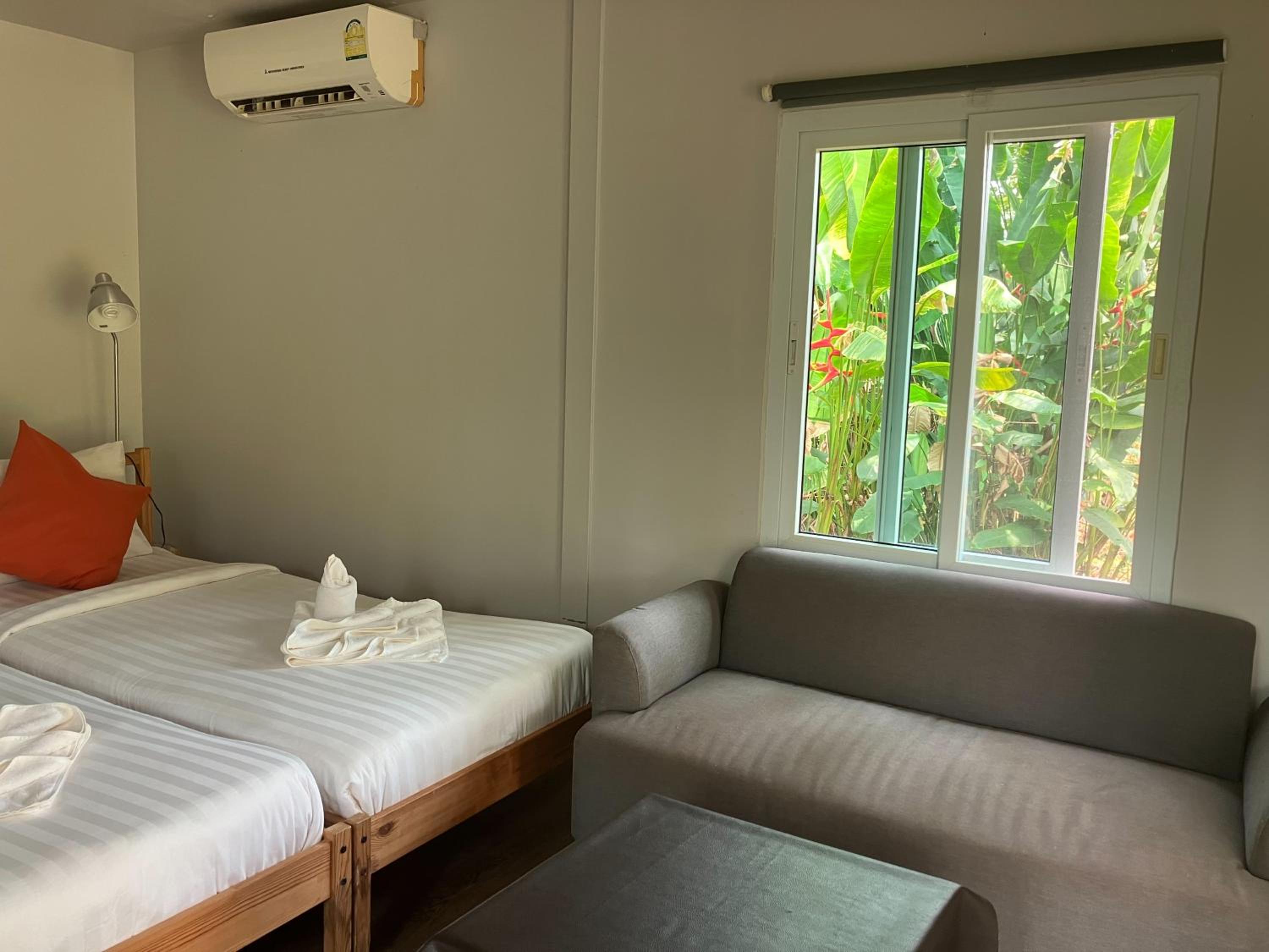 Naivacha Tent Koh Mak
