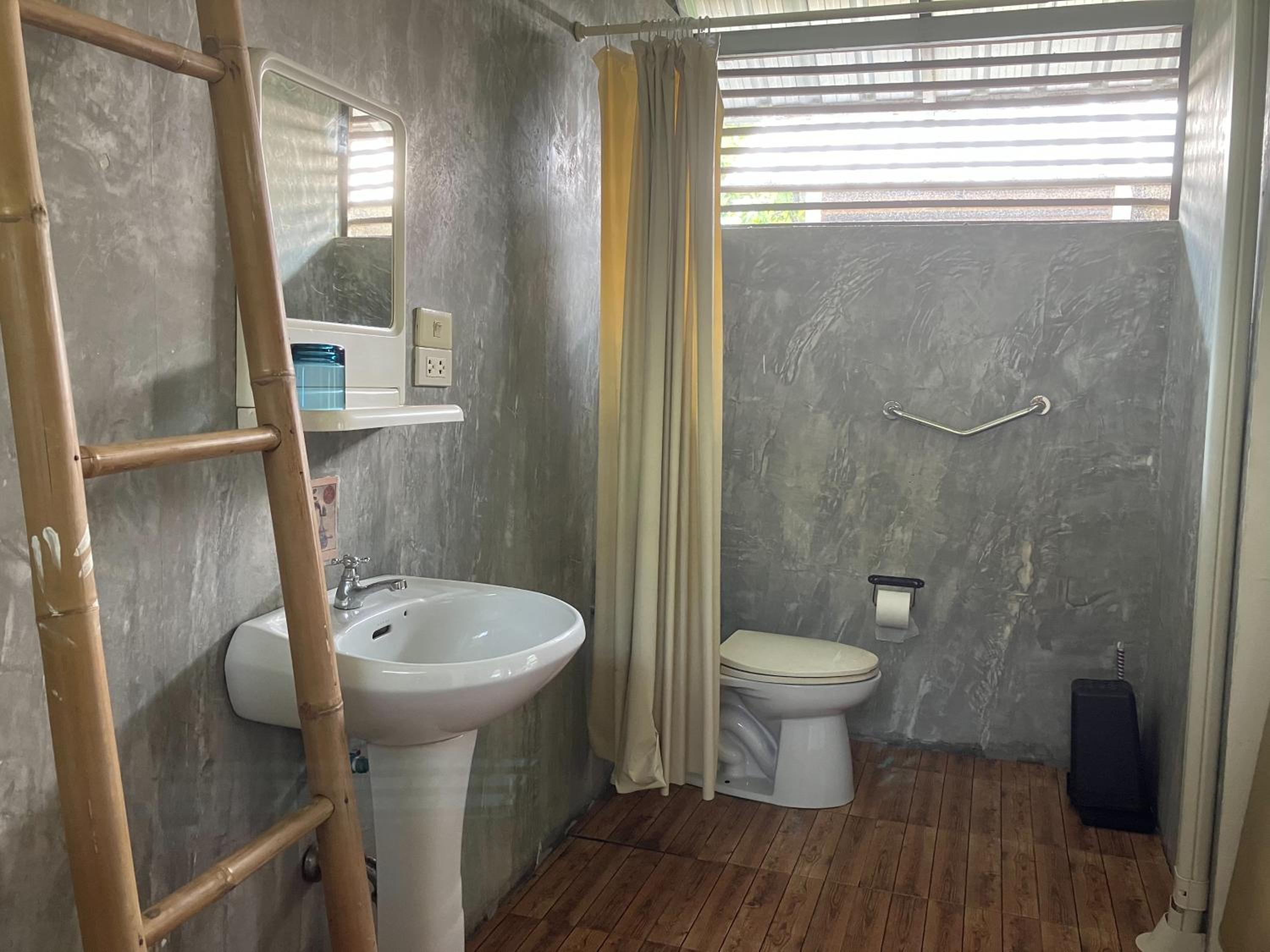 Naivacha Tent Koh Mak