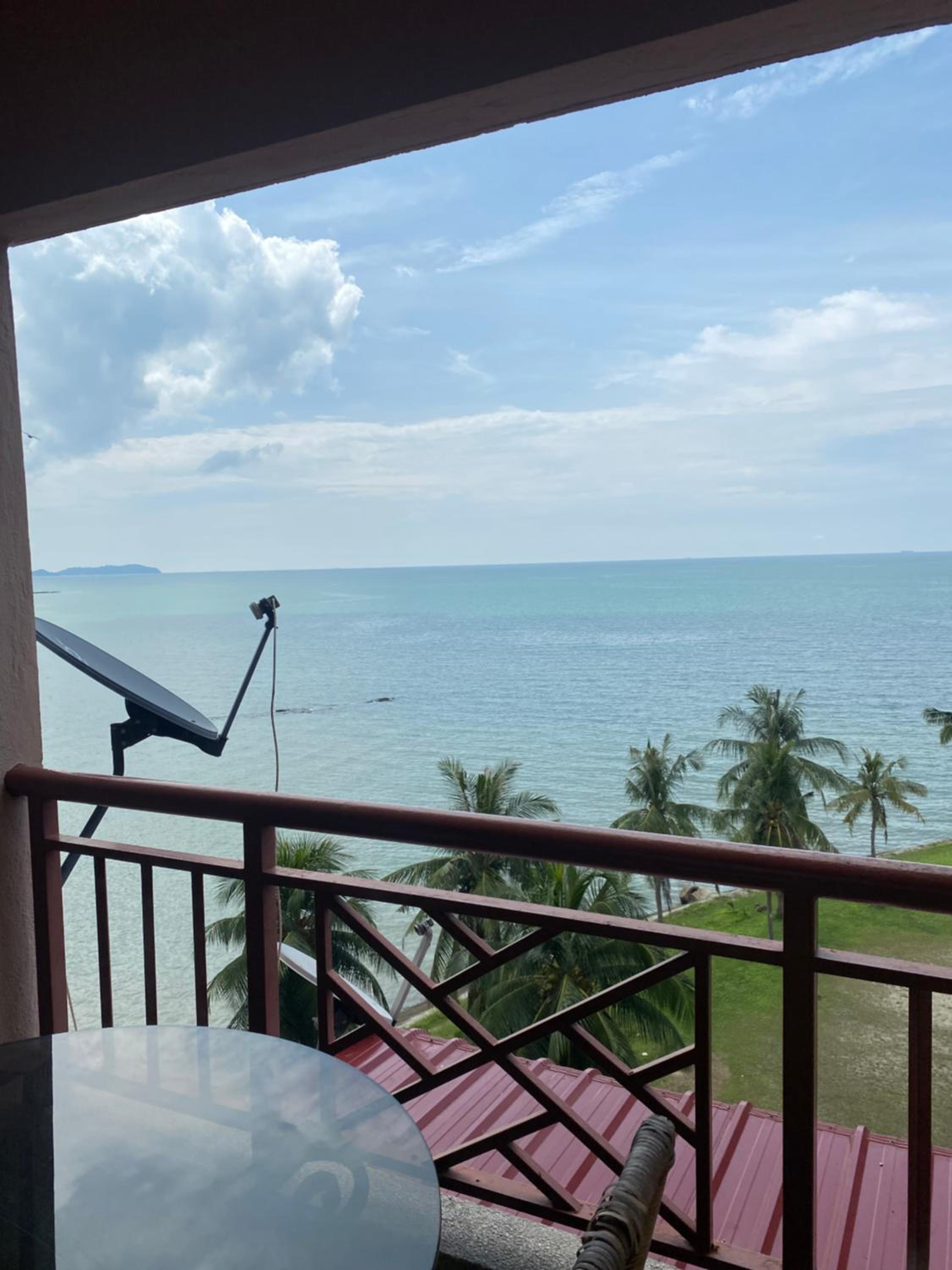 Studio Apartment W Seaview Netflix photo 6