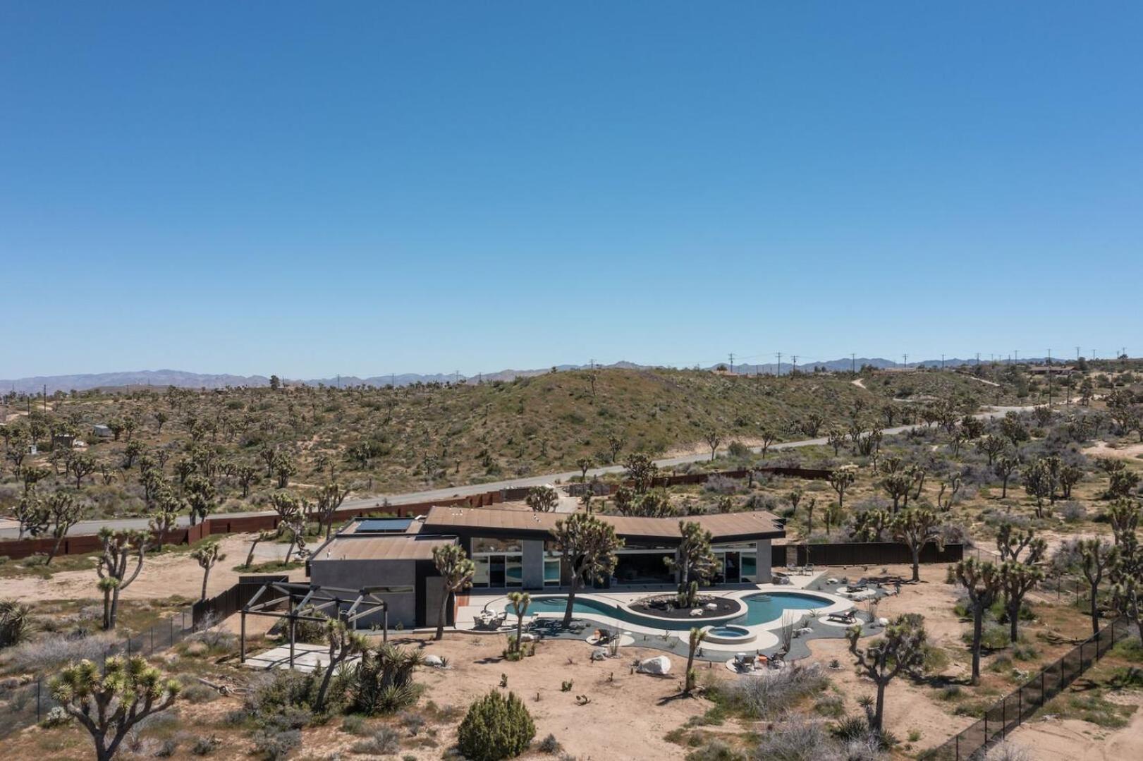 Dragonfly by Fieldtrip - Luxe Oasis w Resort Pool view 4