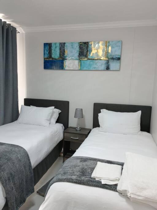 107 St Tropez Eyrie Holiday Apartments view 5