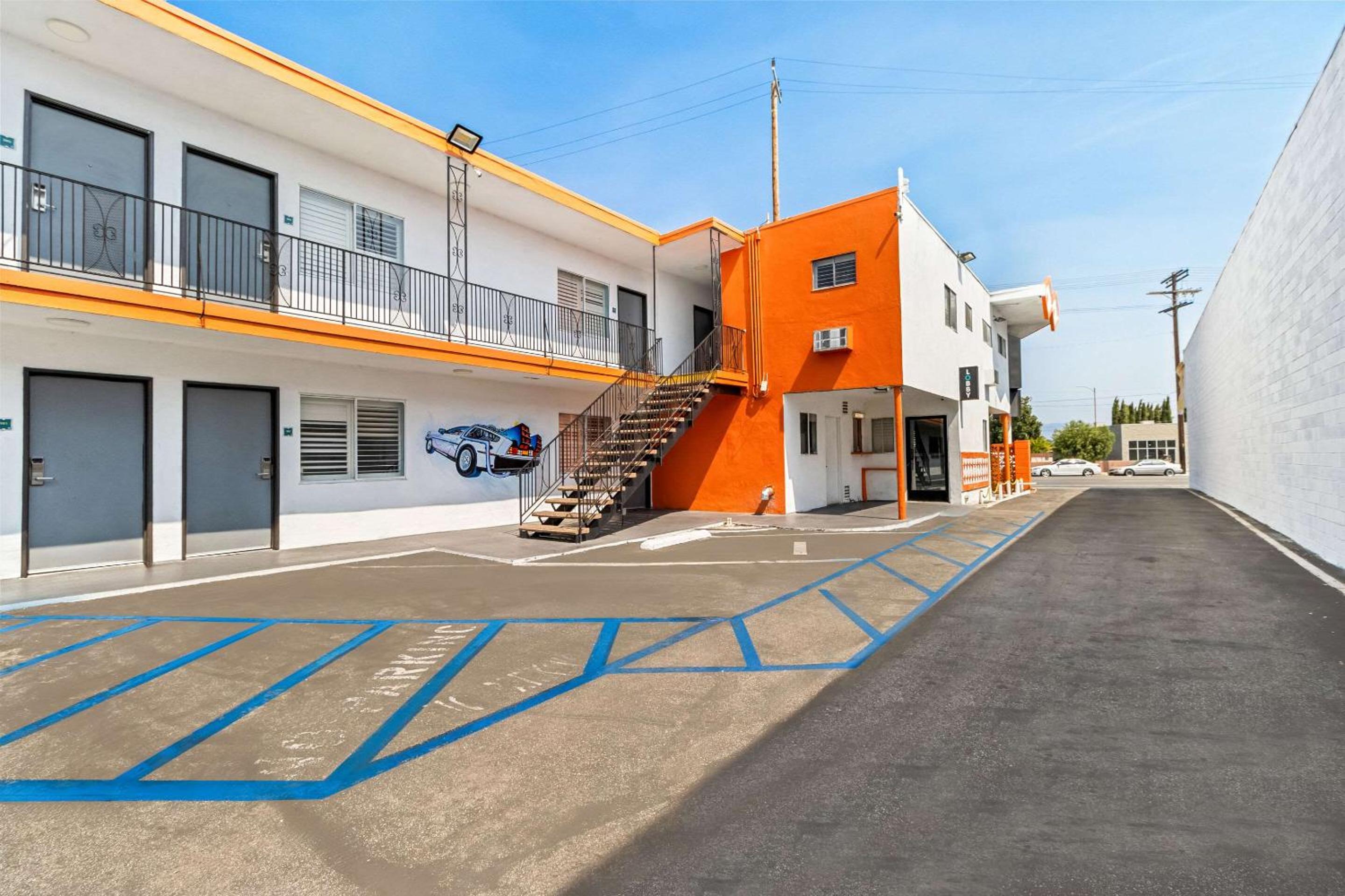 Rodeway Inn & Suites North Hollywood Burbank Airport - Universal Area