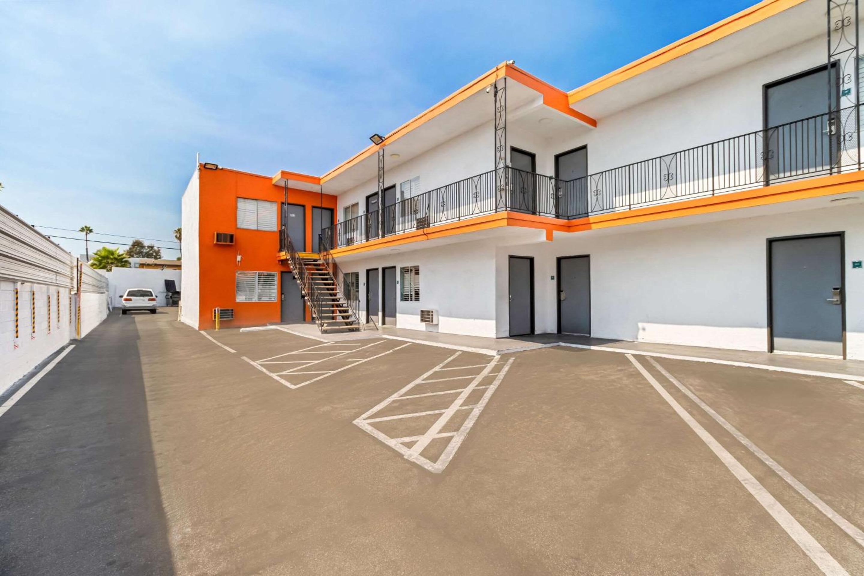 Rodeway Inn & Suites North Hollywood Burbank Airport - Universal Area