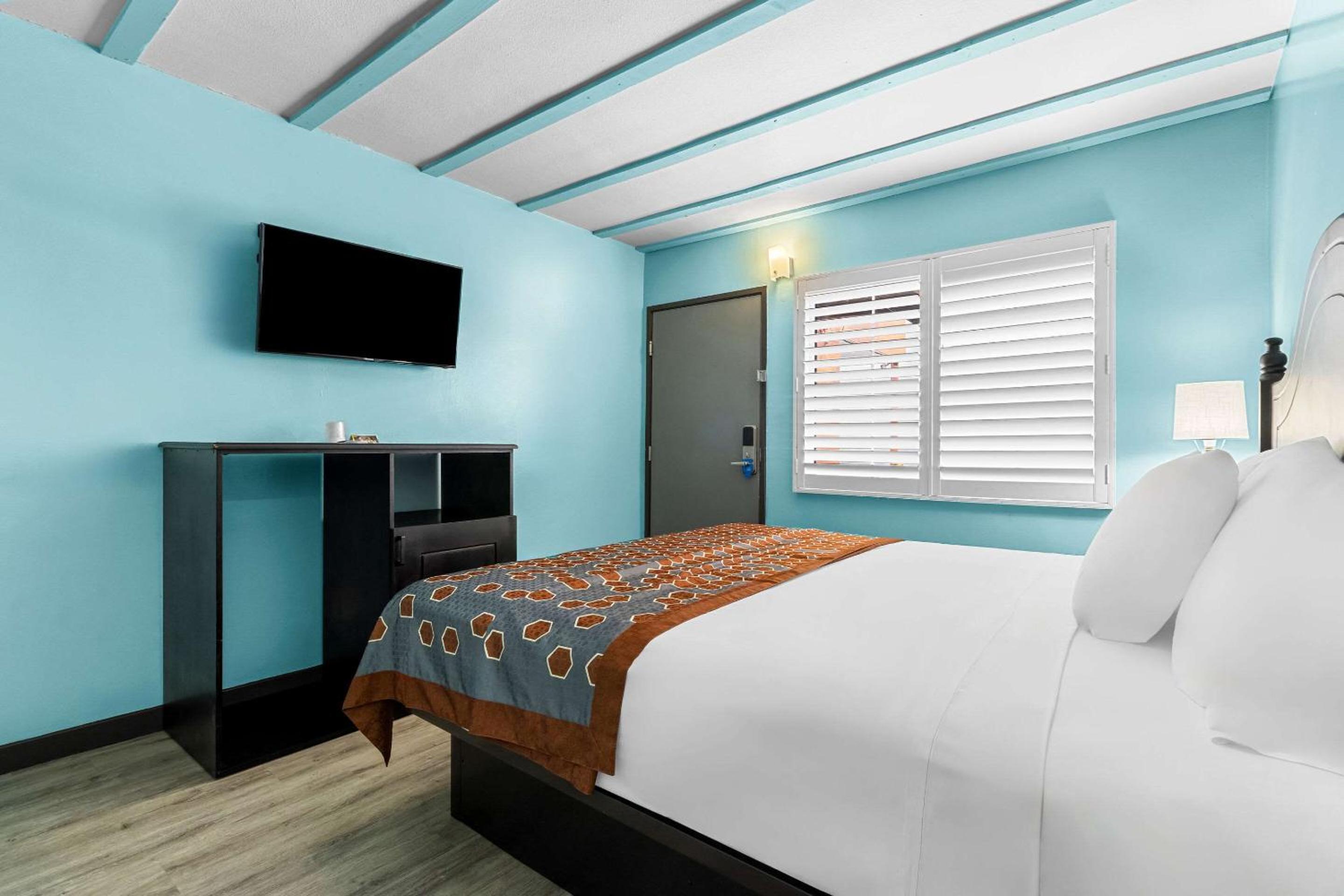 Rodeway Inn & Suites North Hollywood Burbank Airport - Universal Area