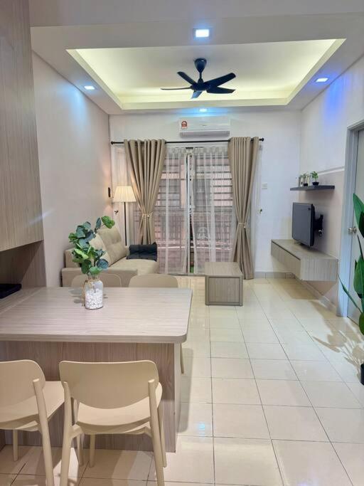 Villa 14min Sutera Mall&Paradigm&Legoland&5min Xin Wan Chay
