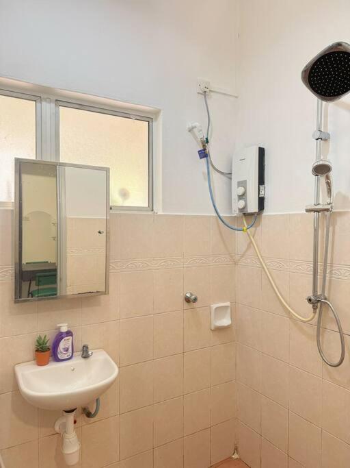 Villa 3bedroom 14min Sutera mall Aeon Bukit Indah