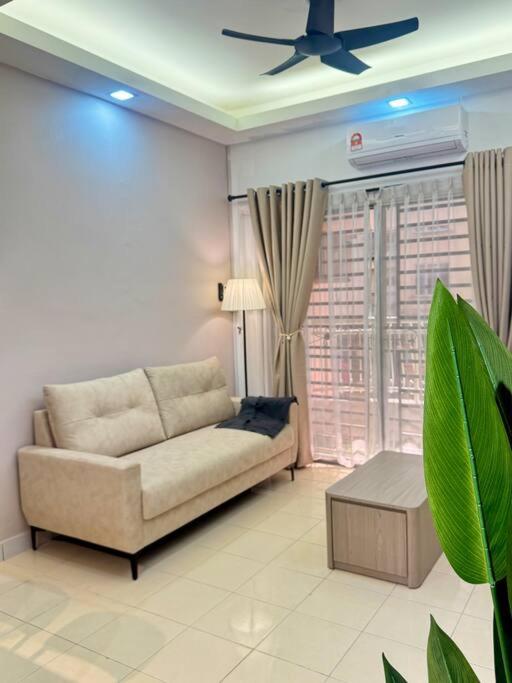Villa 3bedroom 14min Sutera mall Aeon Bukit Indah