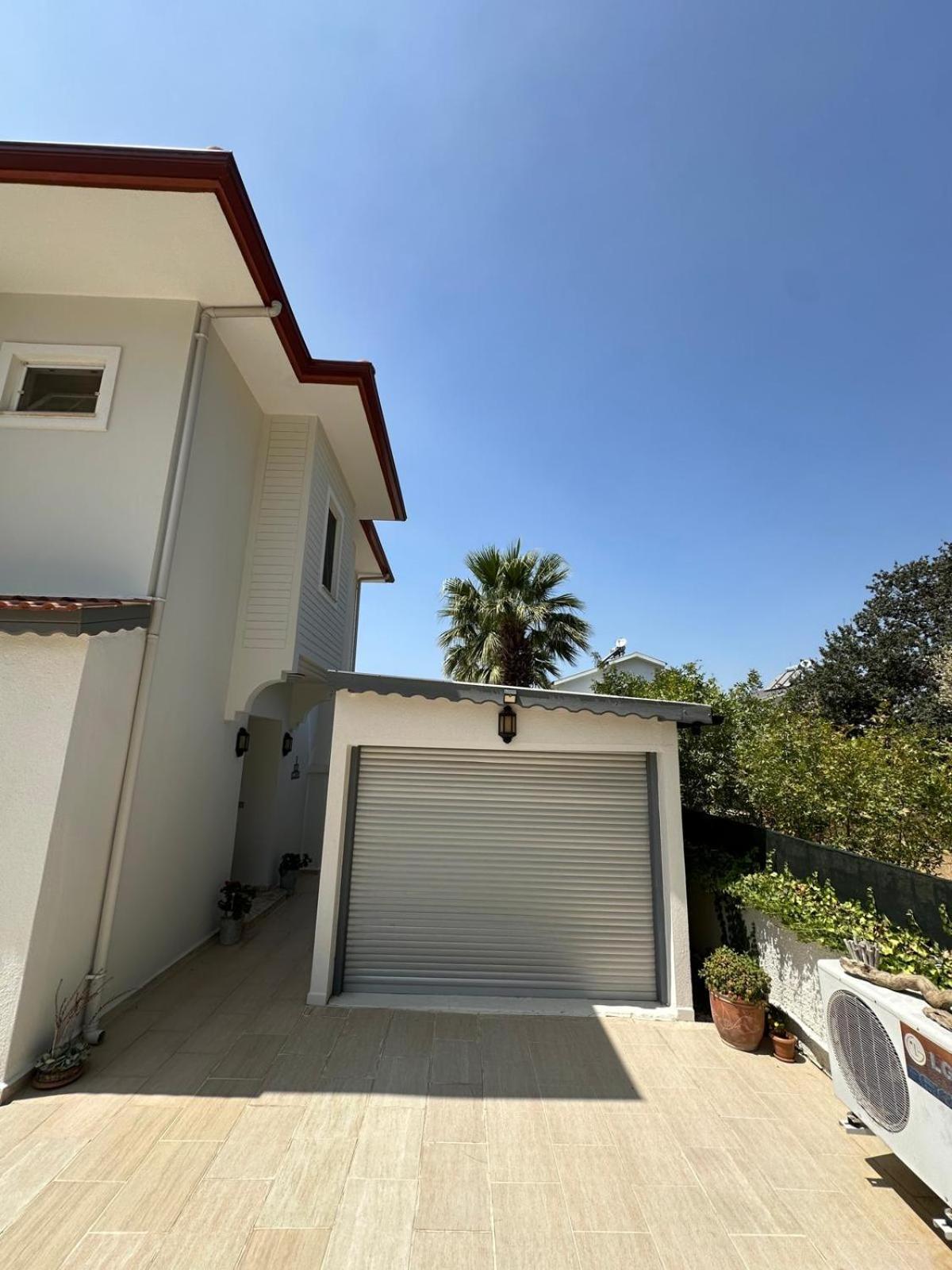 Villa London By Luxury Group view 3