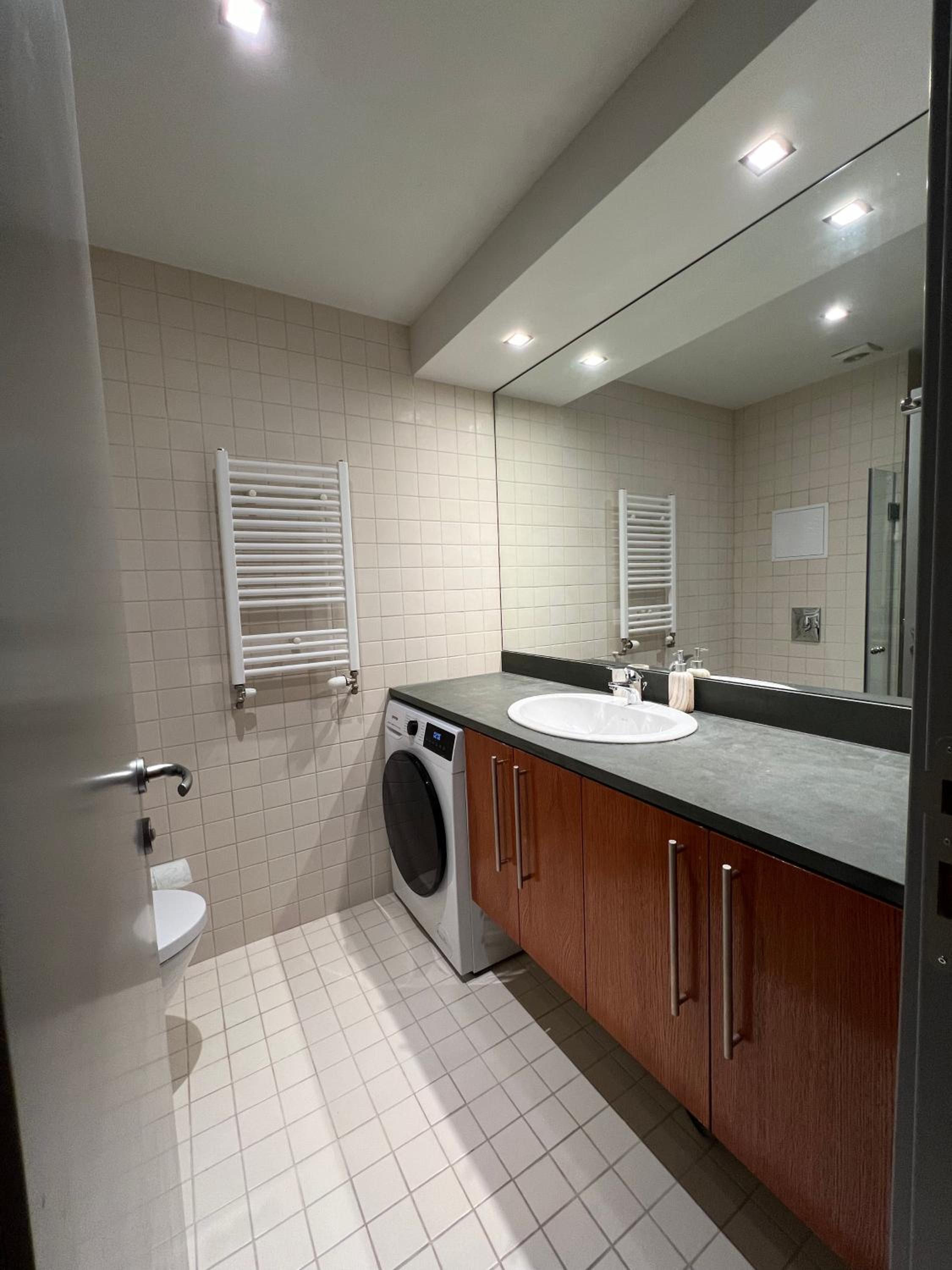 Large One Bedroom Flat - Mountain Bliss