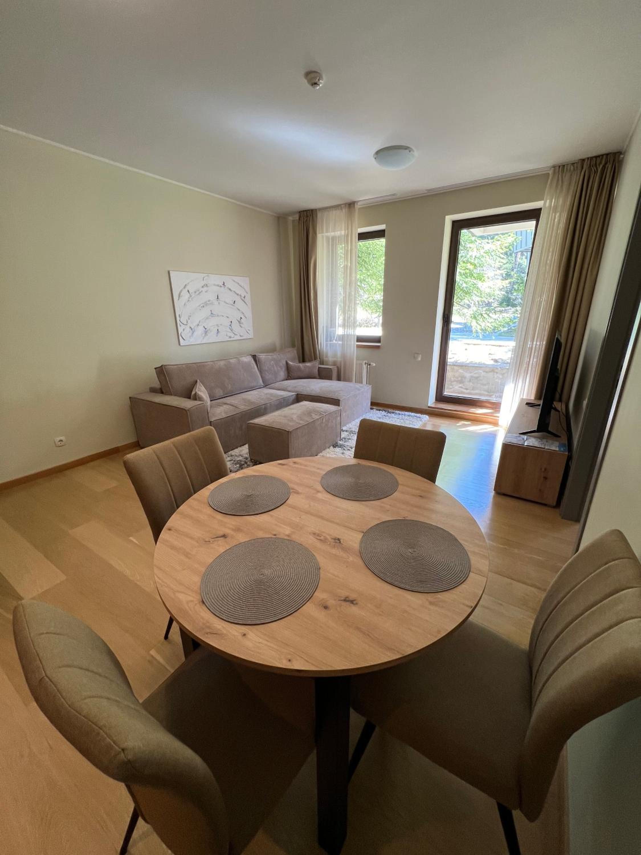 Large One Bedroom Flat - Mountain Bliss