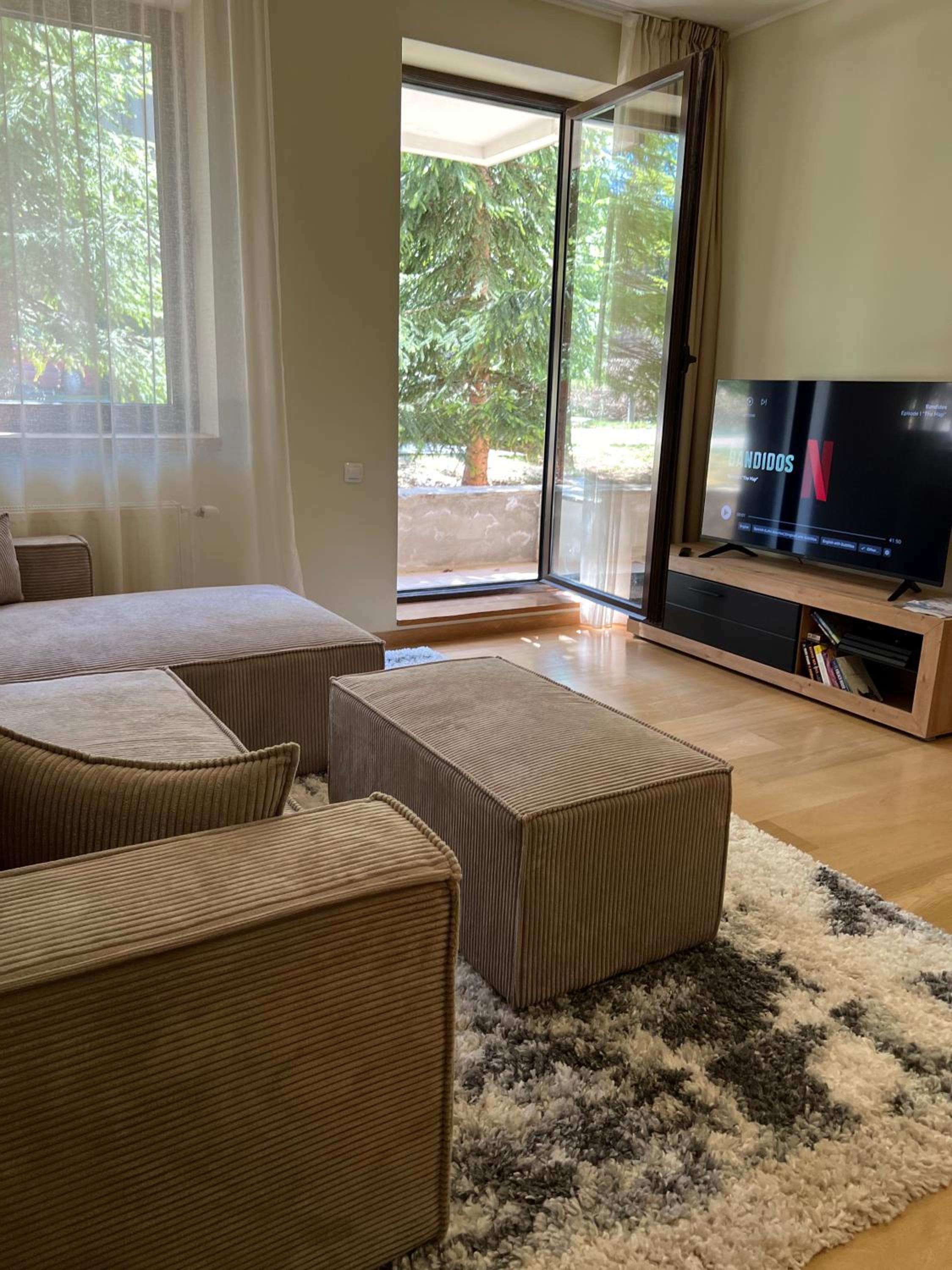Large One Bedroom Flat - Mountain Bliss