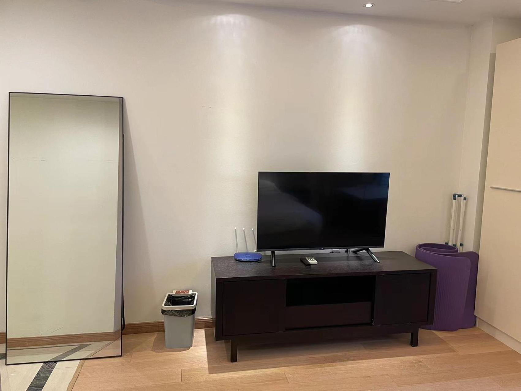 Shanghai Lerongju Boutique Apartment Metro Line 8 20meter