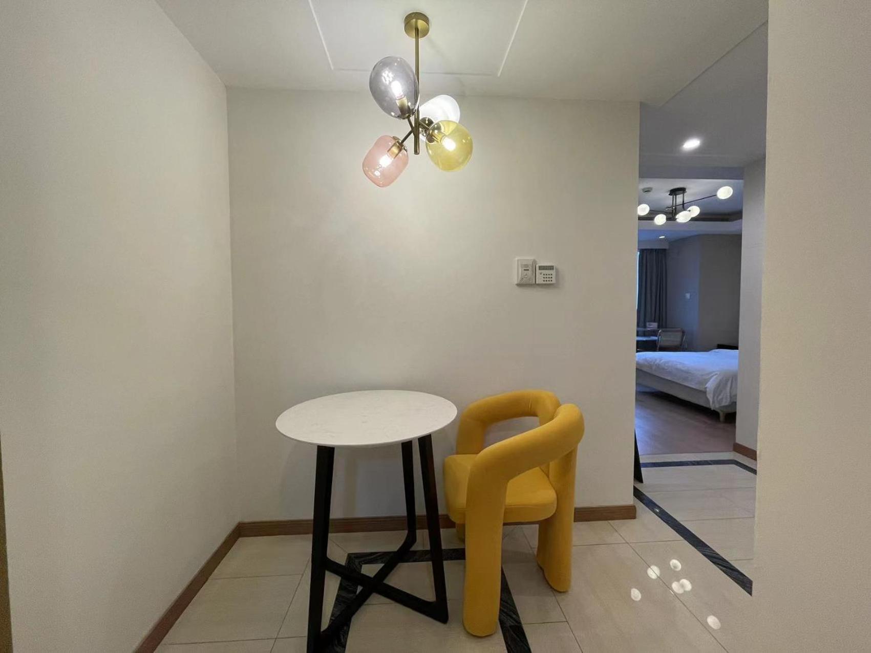 Shanghai Lerongju Boutique Apartment Metro Line 8 20meter