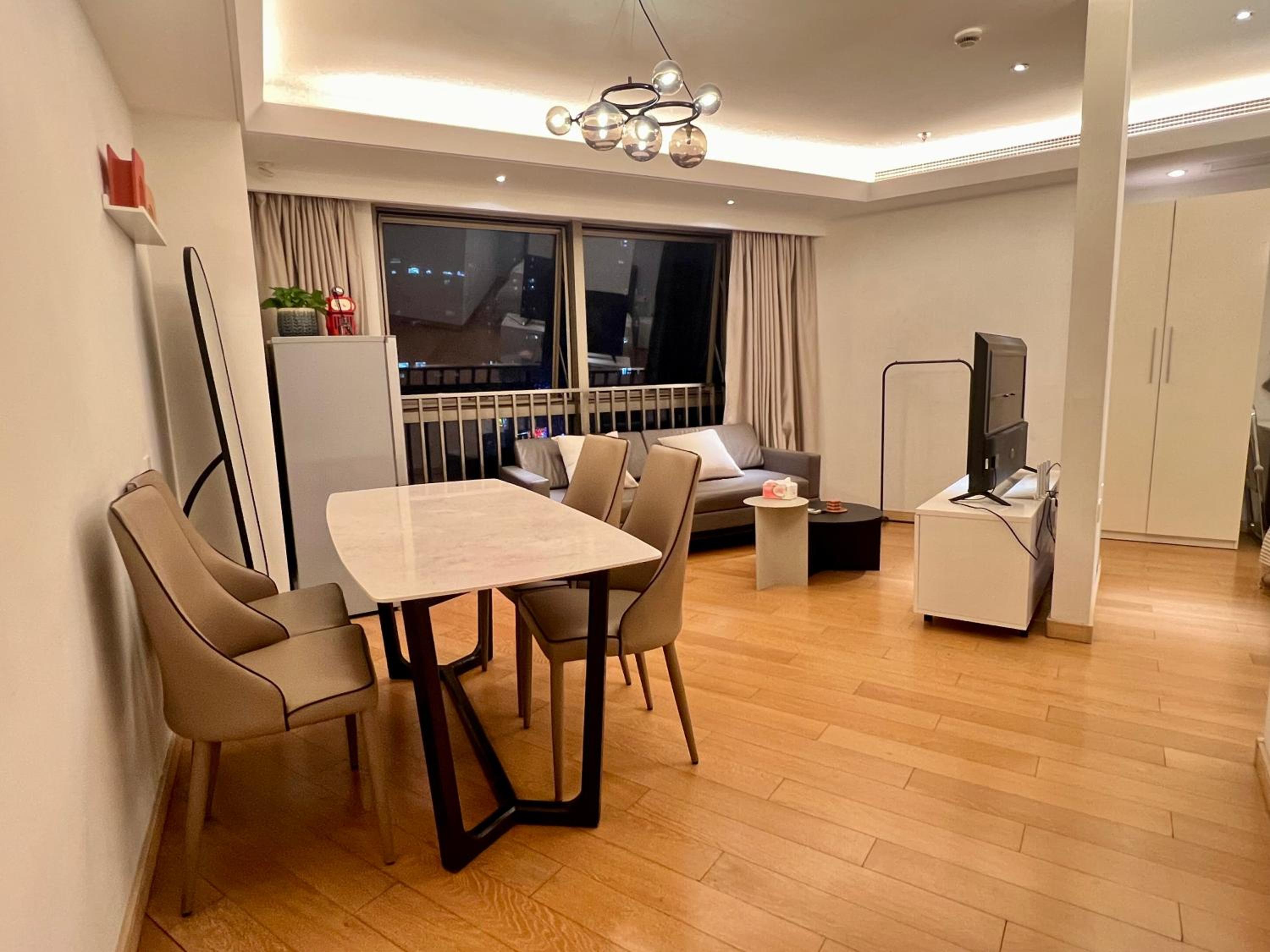 Shanghai Lerongju Boutique Apartment Metro Line 8 20meter